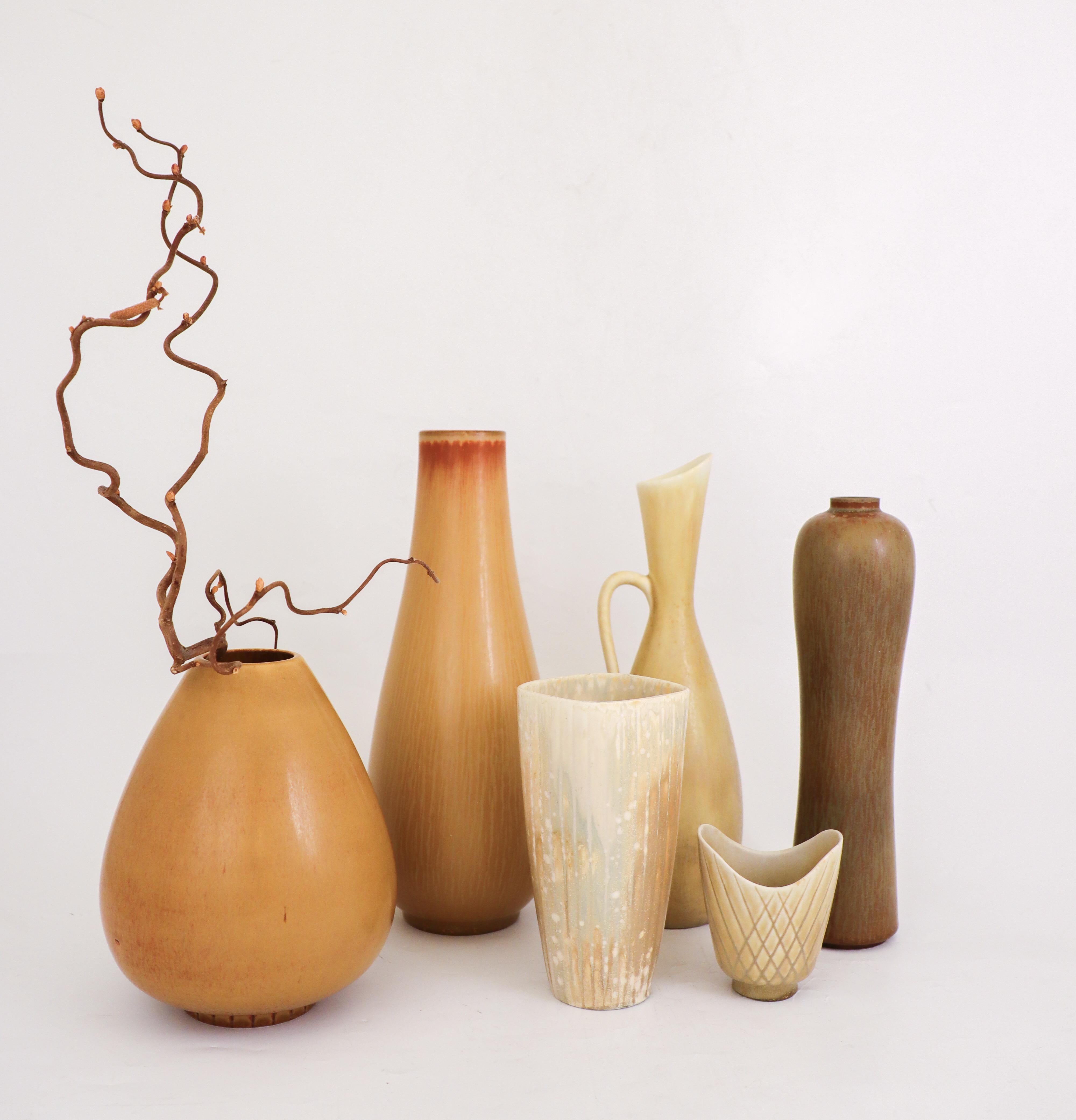 Suédois Groupe de 5 vases en céramique jaune - Rörstrand - Gunnar Nylund - The Modernity en vente