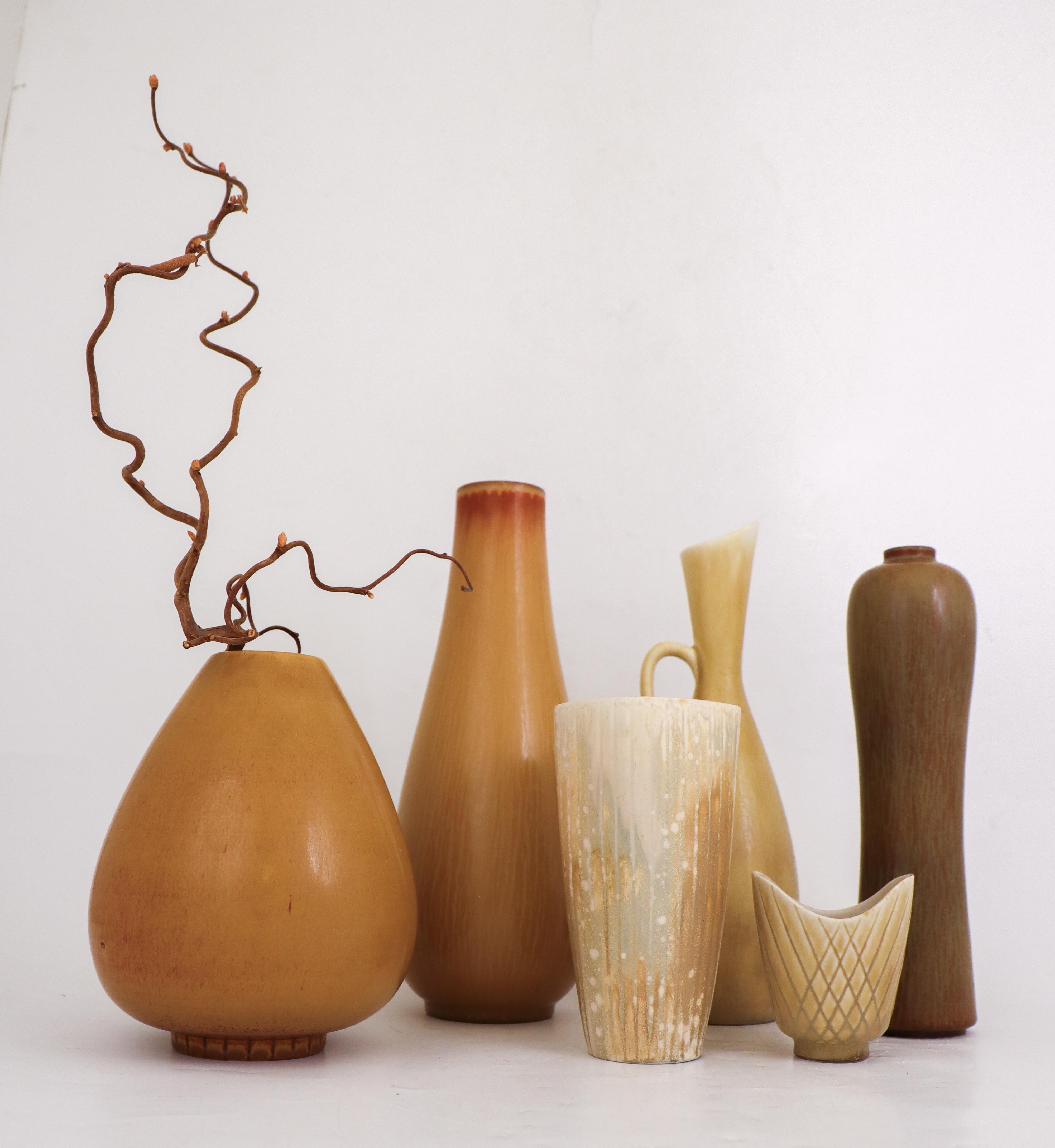 Groupe de 5 vases en céramique jaune - Rörstrand - Gunnar Nylund - The Modernity Excellent état - En vente à Stockholm, SE