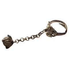 Grupo de 7 anillos con dijes chinos, c. 1900