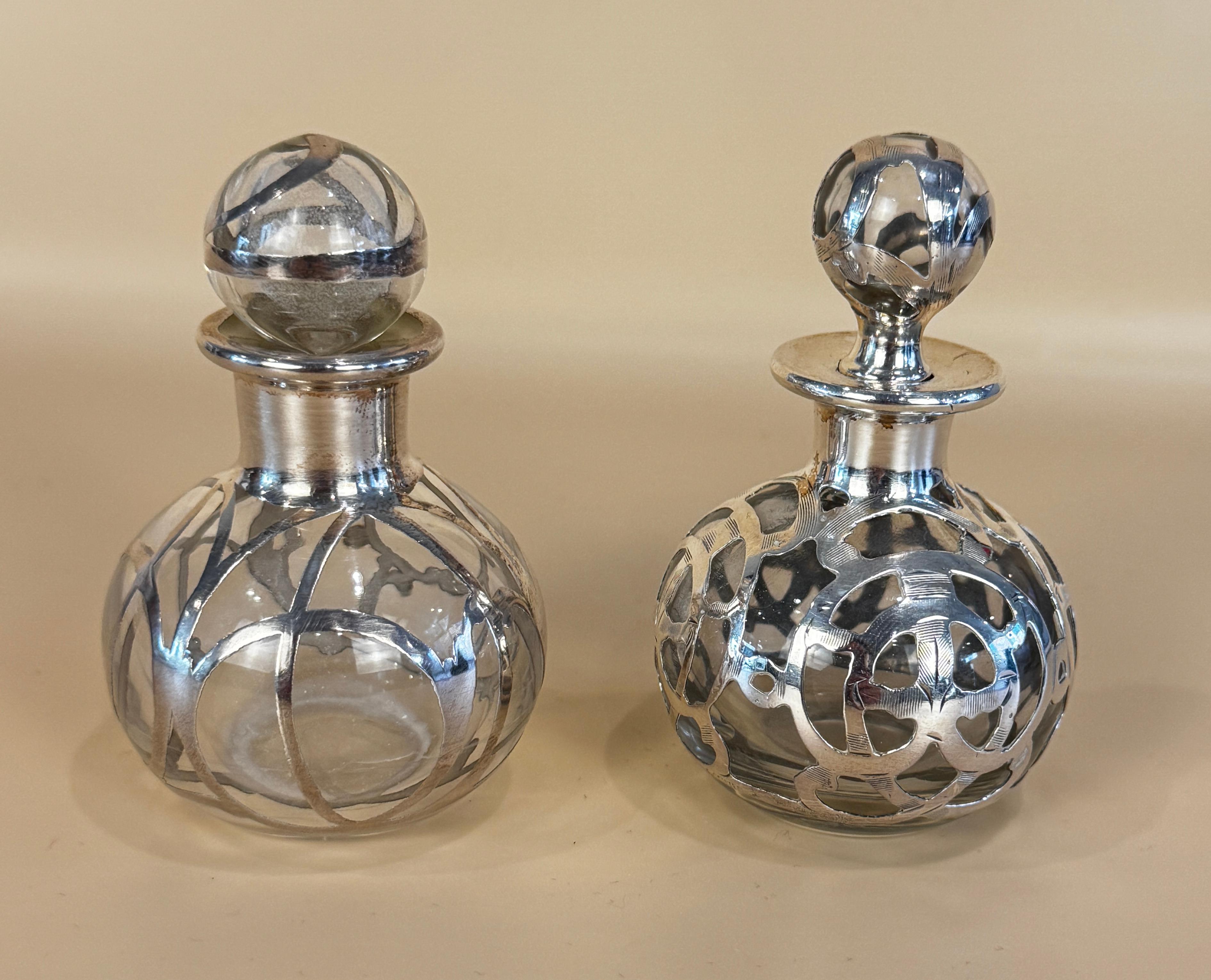 Groupe de flacons de parfum anciens en argent sterling recouvert de verre en vente 5