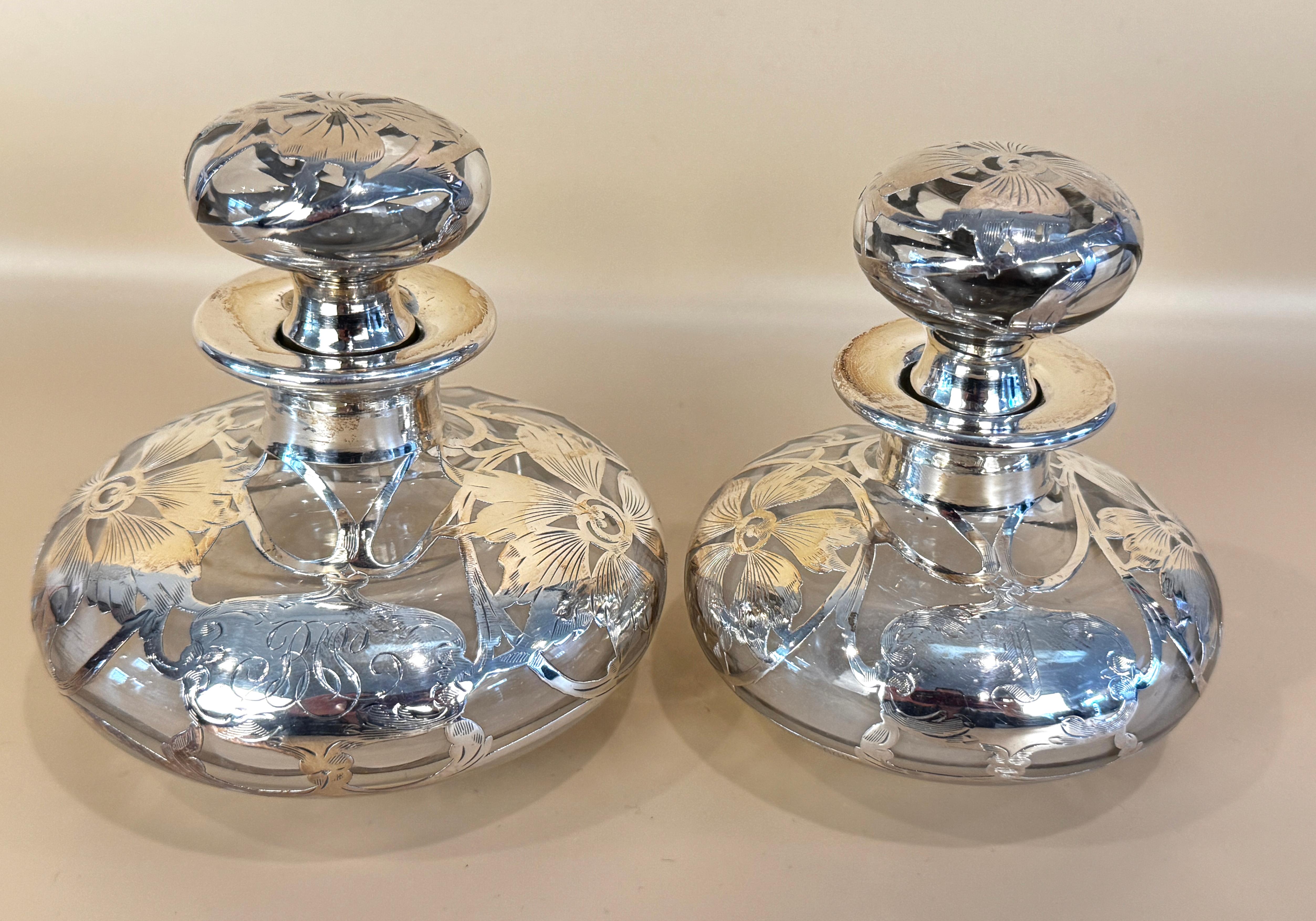 Groupe de flacons de parfum anciens en argent sterling recouvert de verre Bon état - En vente à Philadelphia, PA