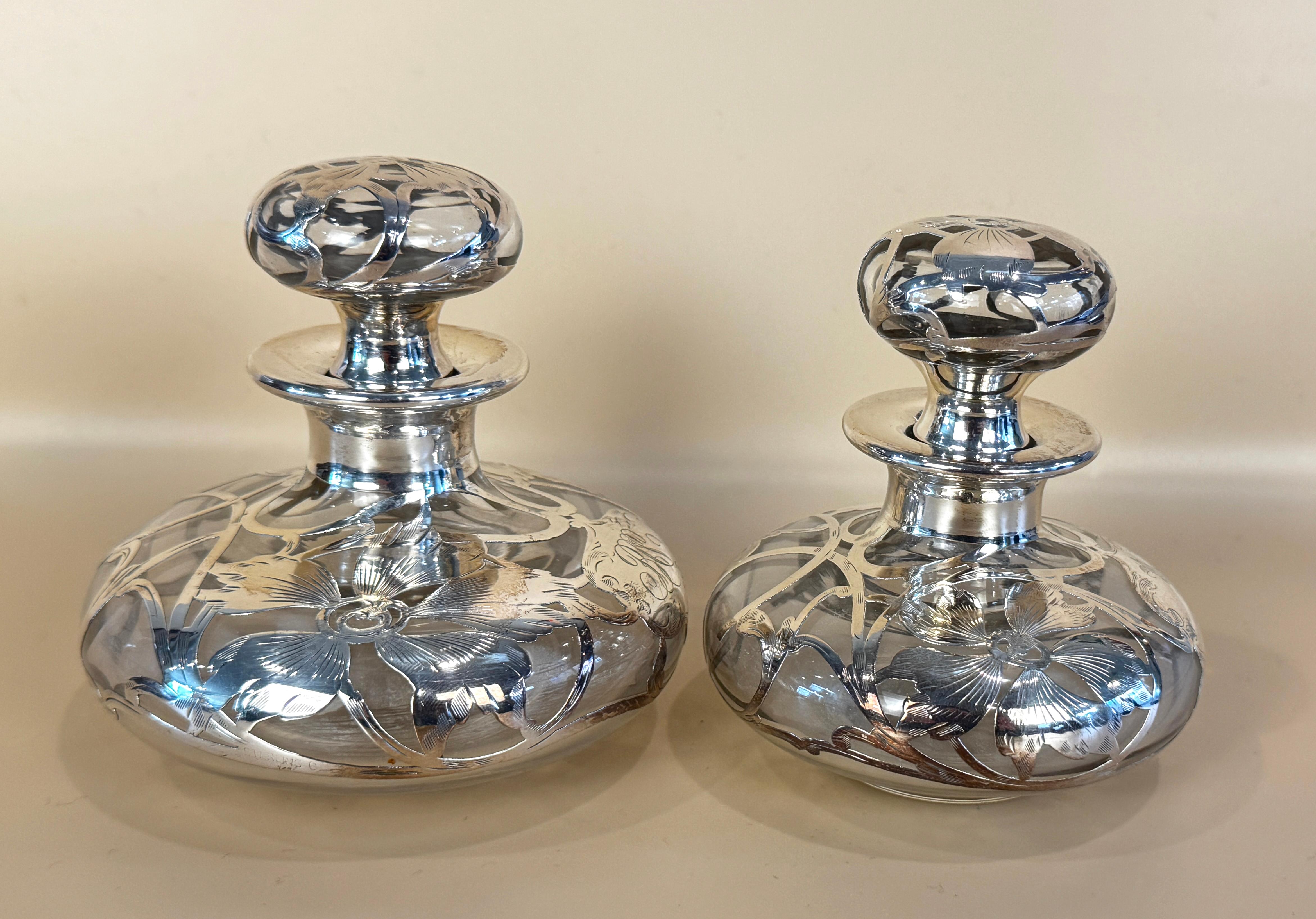 Groupe de flacons de parfum anciens en argent sterling recouvert de verre en vente 1