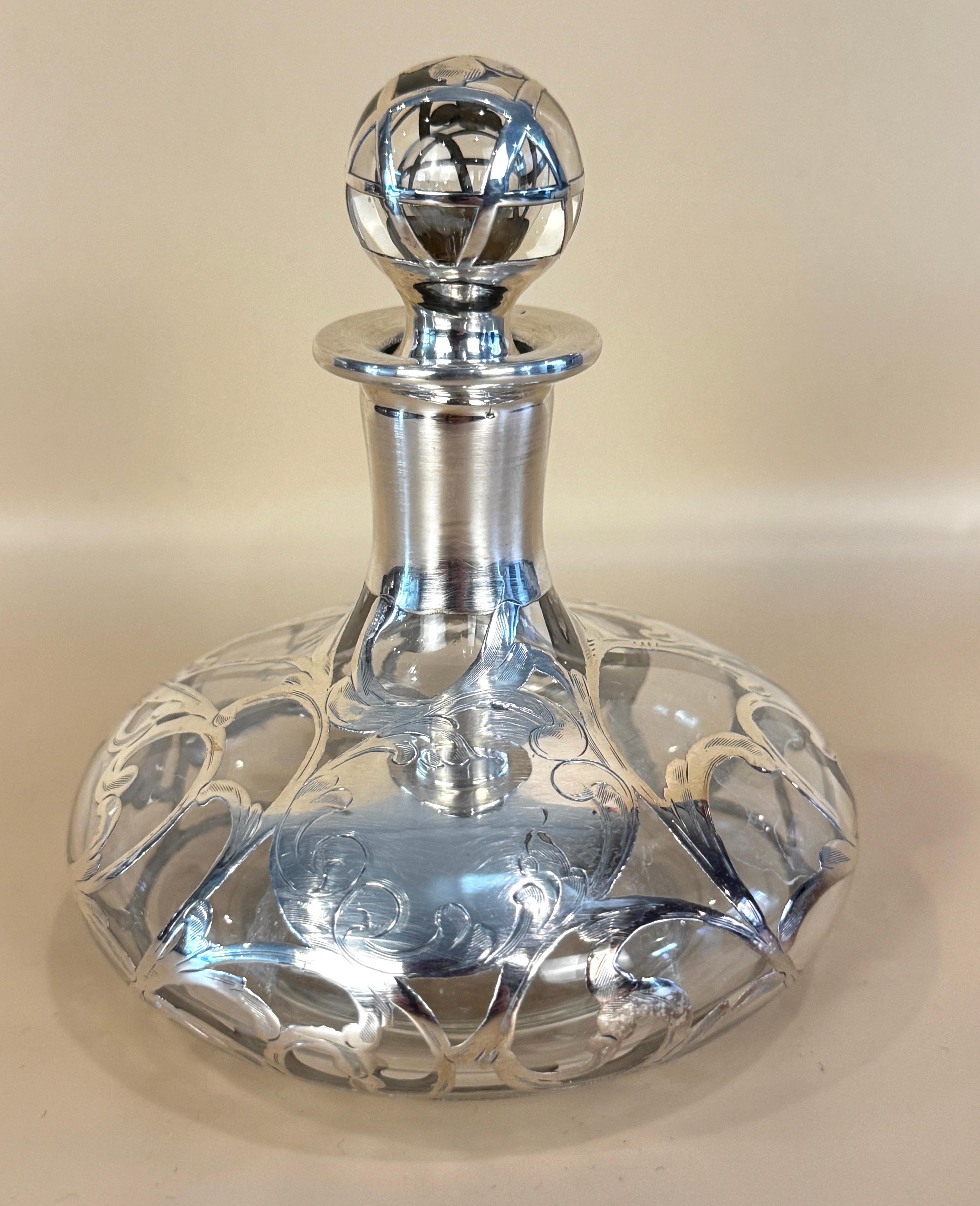 Groupe de flacons de parfum anciens en argent sterling recouvert de verre en vente 2