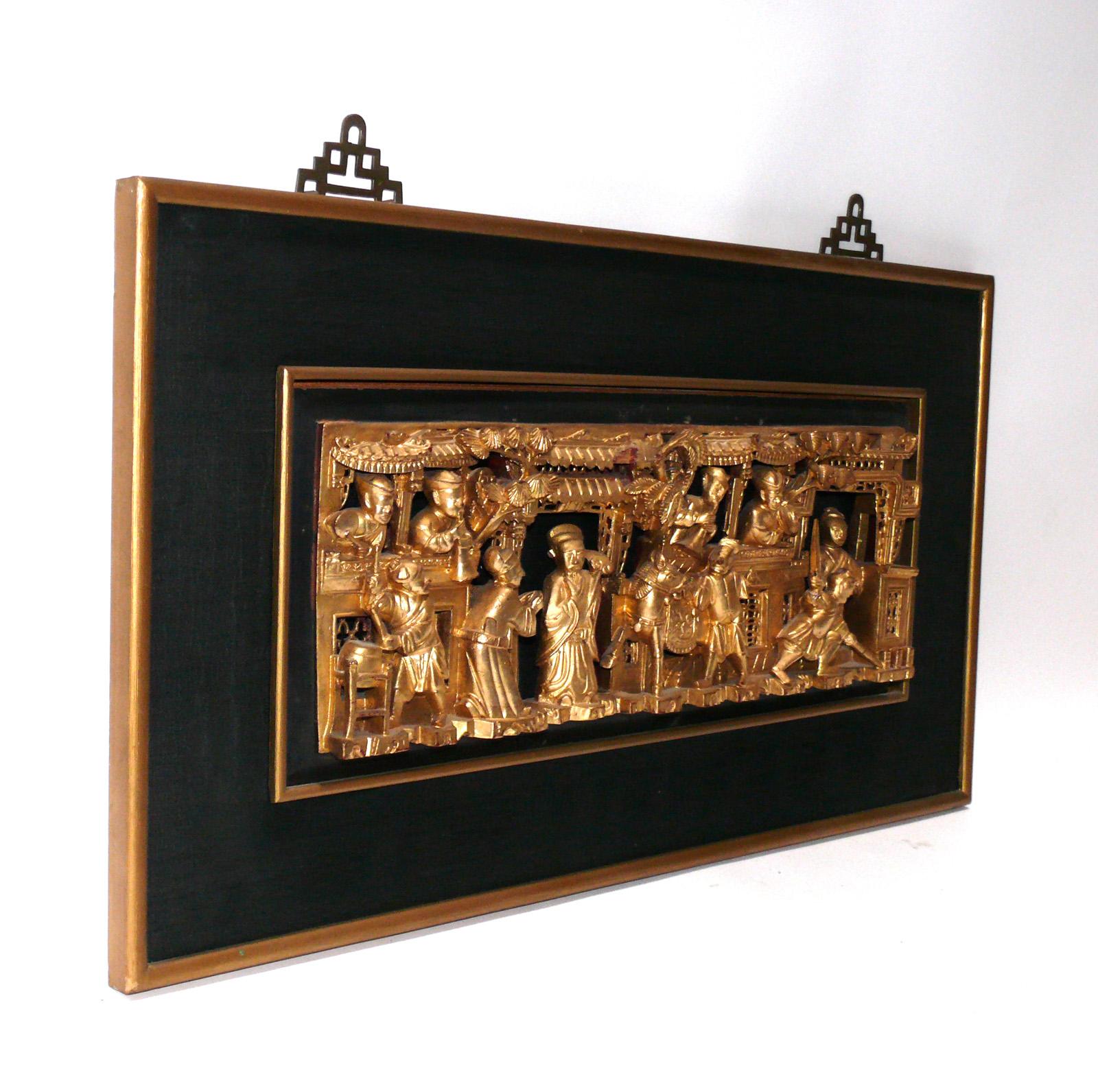 Groupe de plaques asiatiques en bois doré sculpté à la main  en vente 2