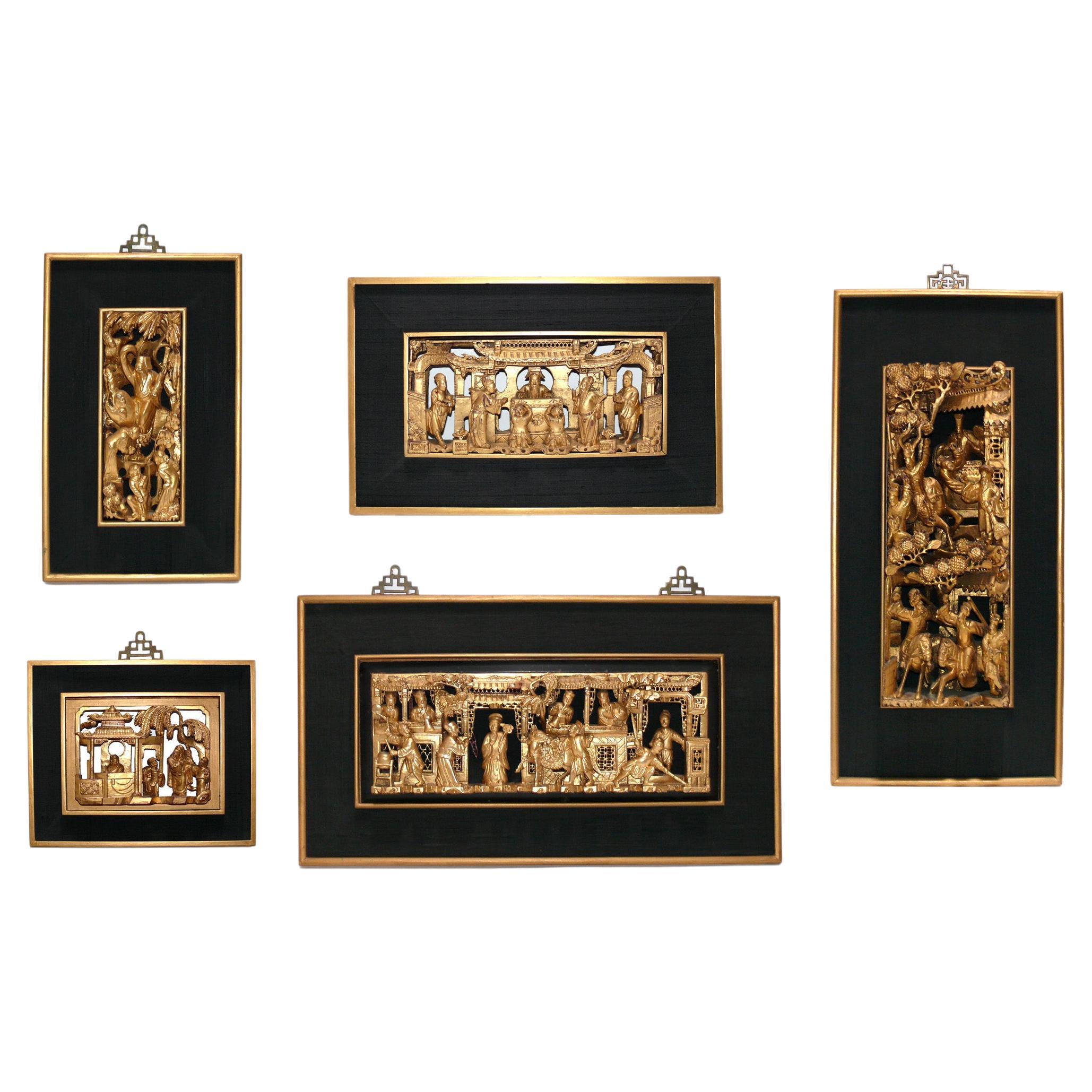 Groupe de plaques asiatiques en bois doré sculpté à la main 