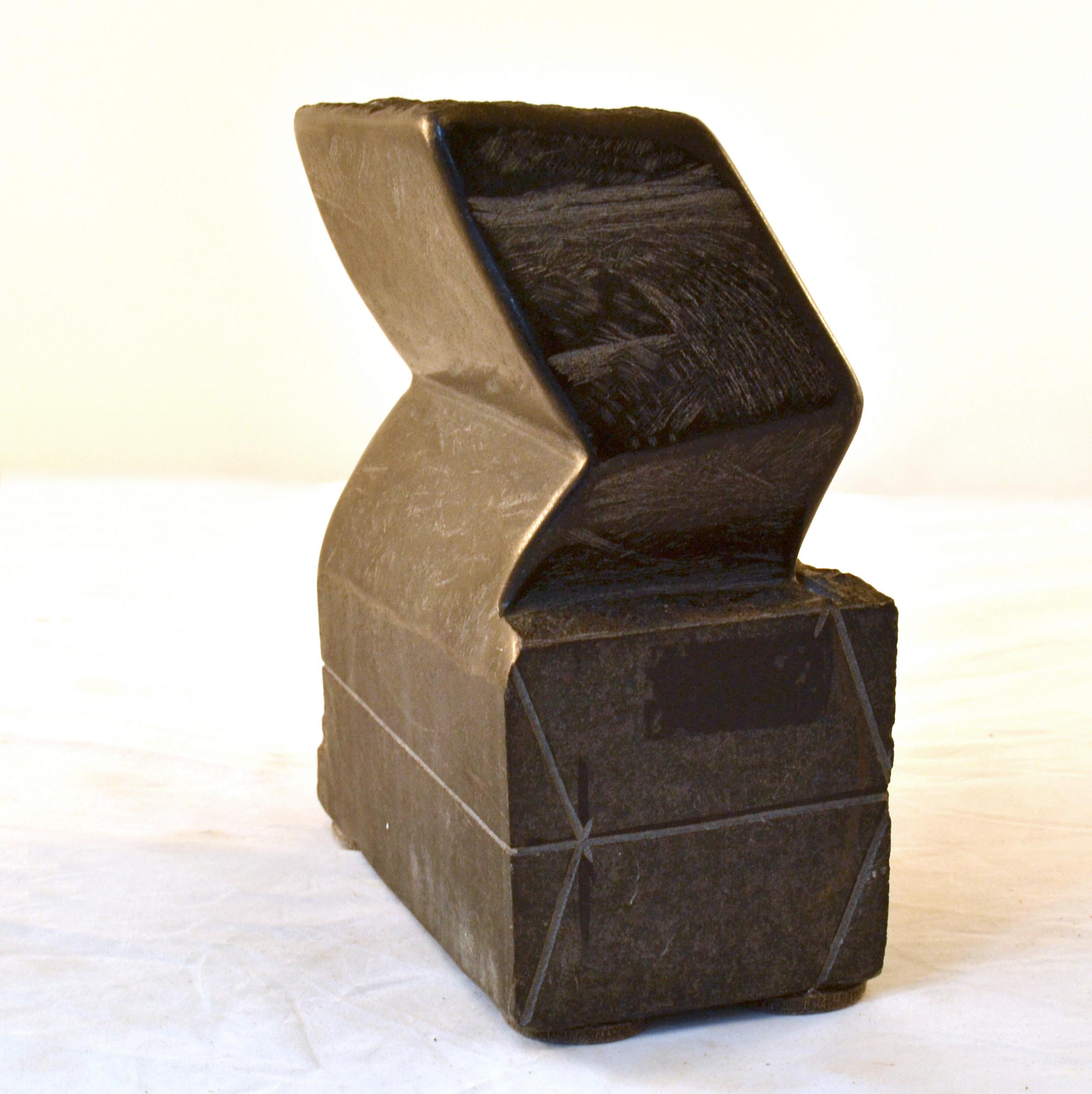 Gruppo di sculture geometriche astratte olandesi in granito nero in vendita 5