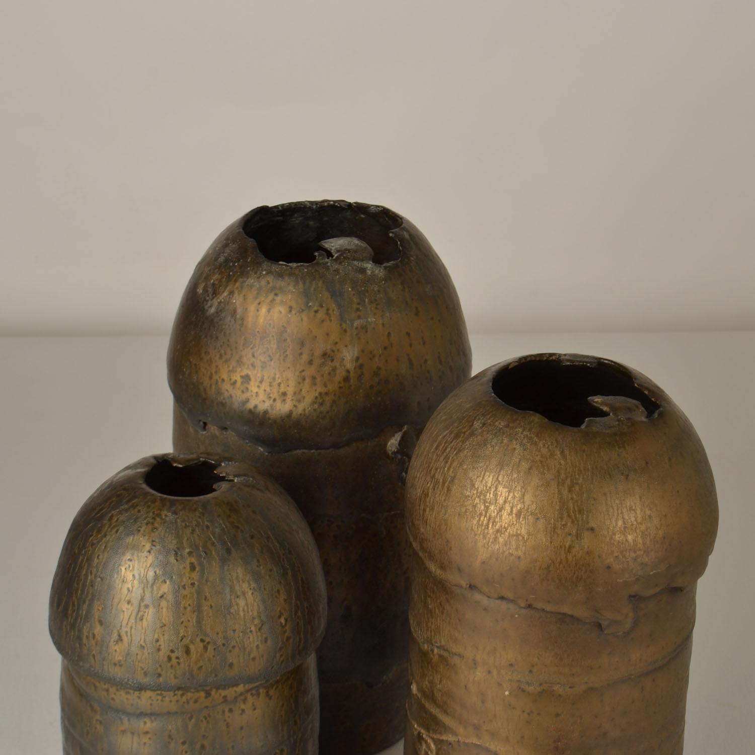 Fine XX secolo Gruppo di vasi in bronzo e ceramica di Jaan Mobach in vendita