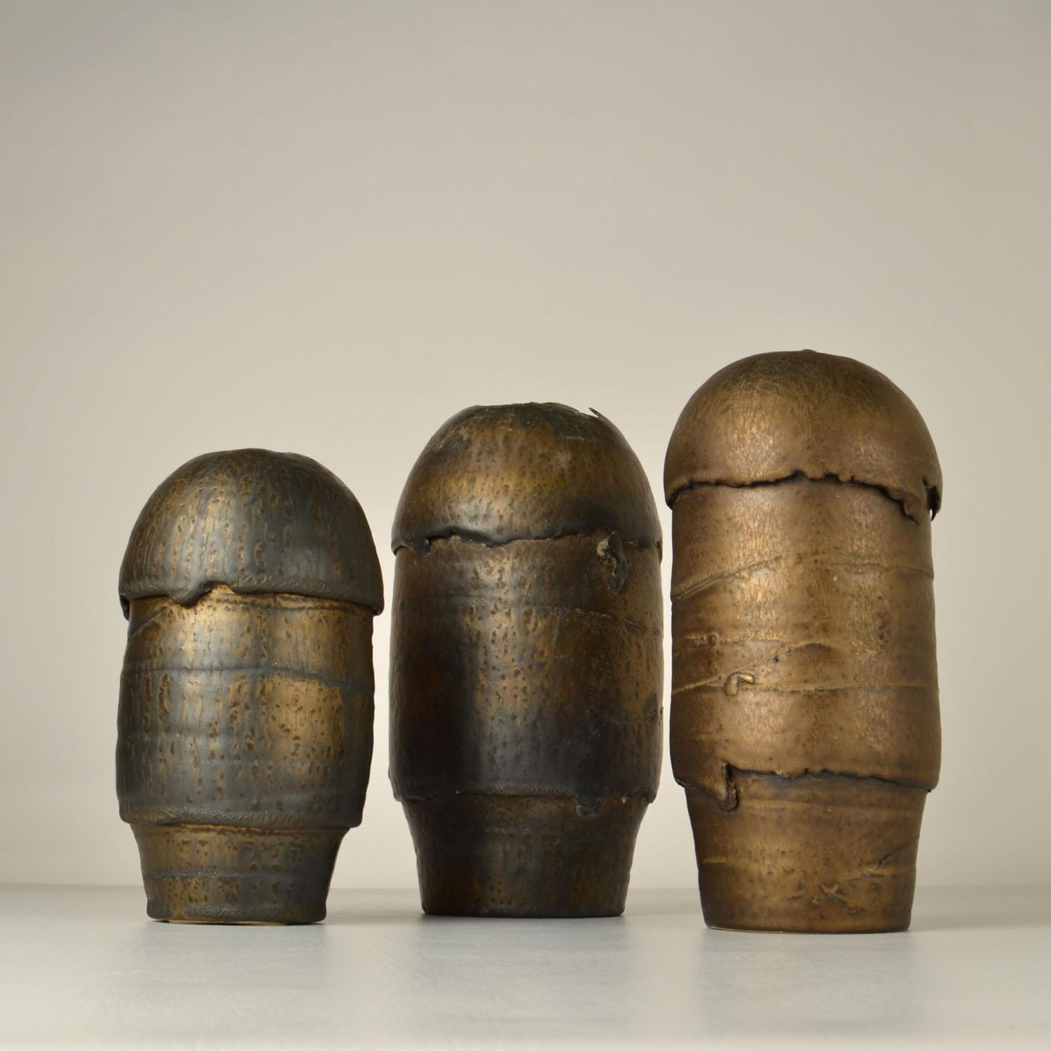 Ceramica Gruppo di vasi in bronzo e ceramica di Jaan Mobach in vendita