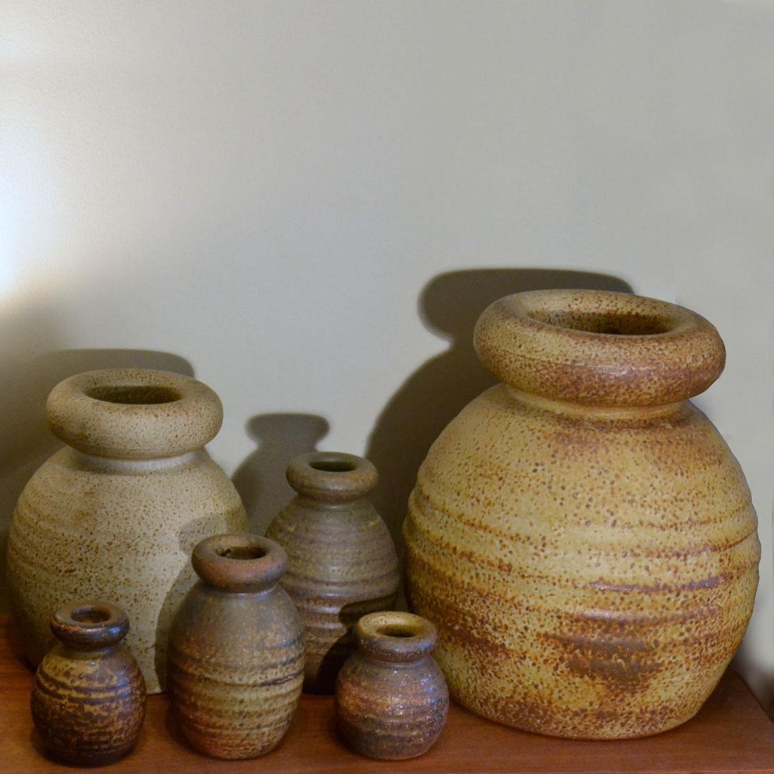 Group of Bulbous Studio Ceramic Vases with Rolled in Earth Tones by Piet Knepper In Excellent Condition For Sale In London, GB