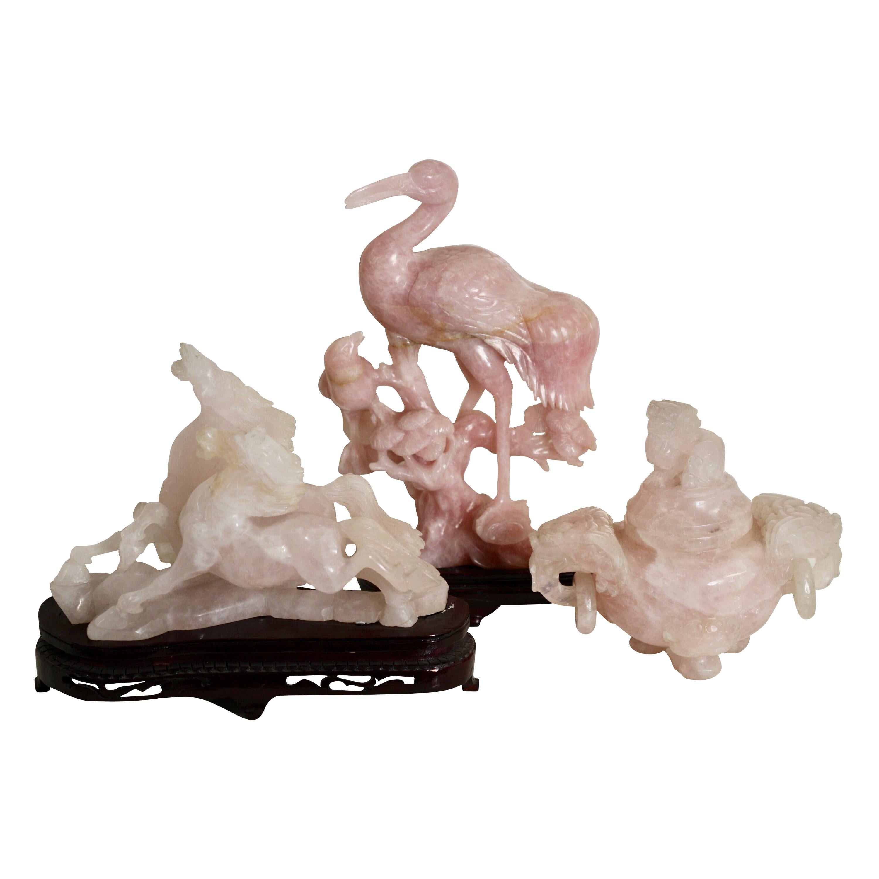 Groupe de sculptures chinoises en quartz rose en vente