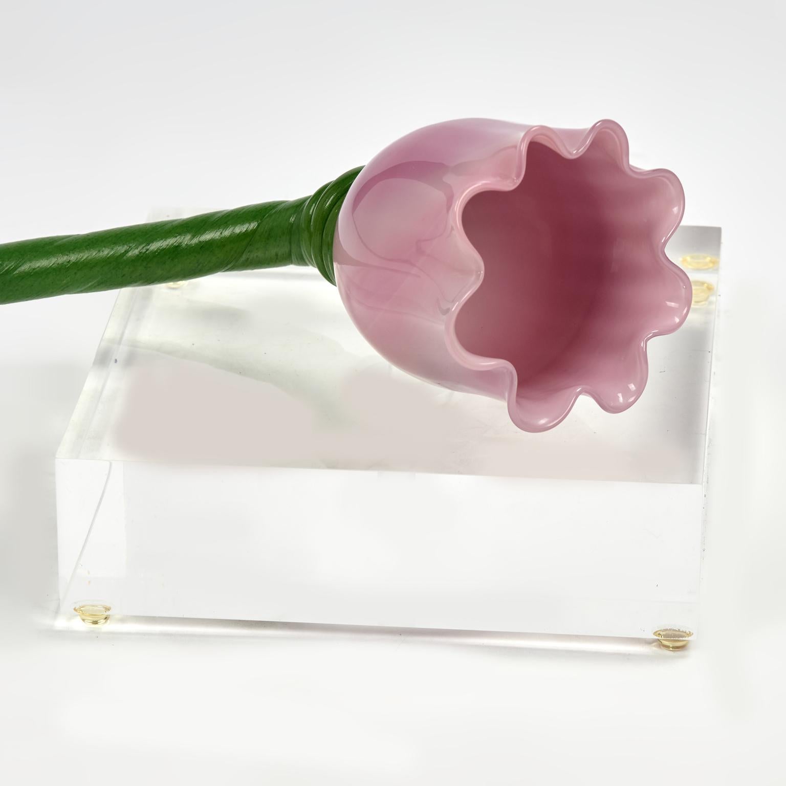 Mid-Century moderno Gruppo di cinque fiori a stelo lungo in vetro artistico in vendita