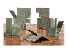 Gruppo di cinque sculture in bronzo di forma geometrica della metà del secolo scorso