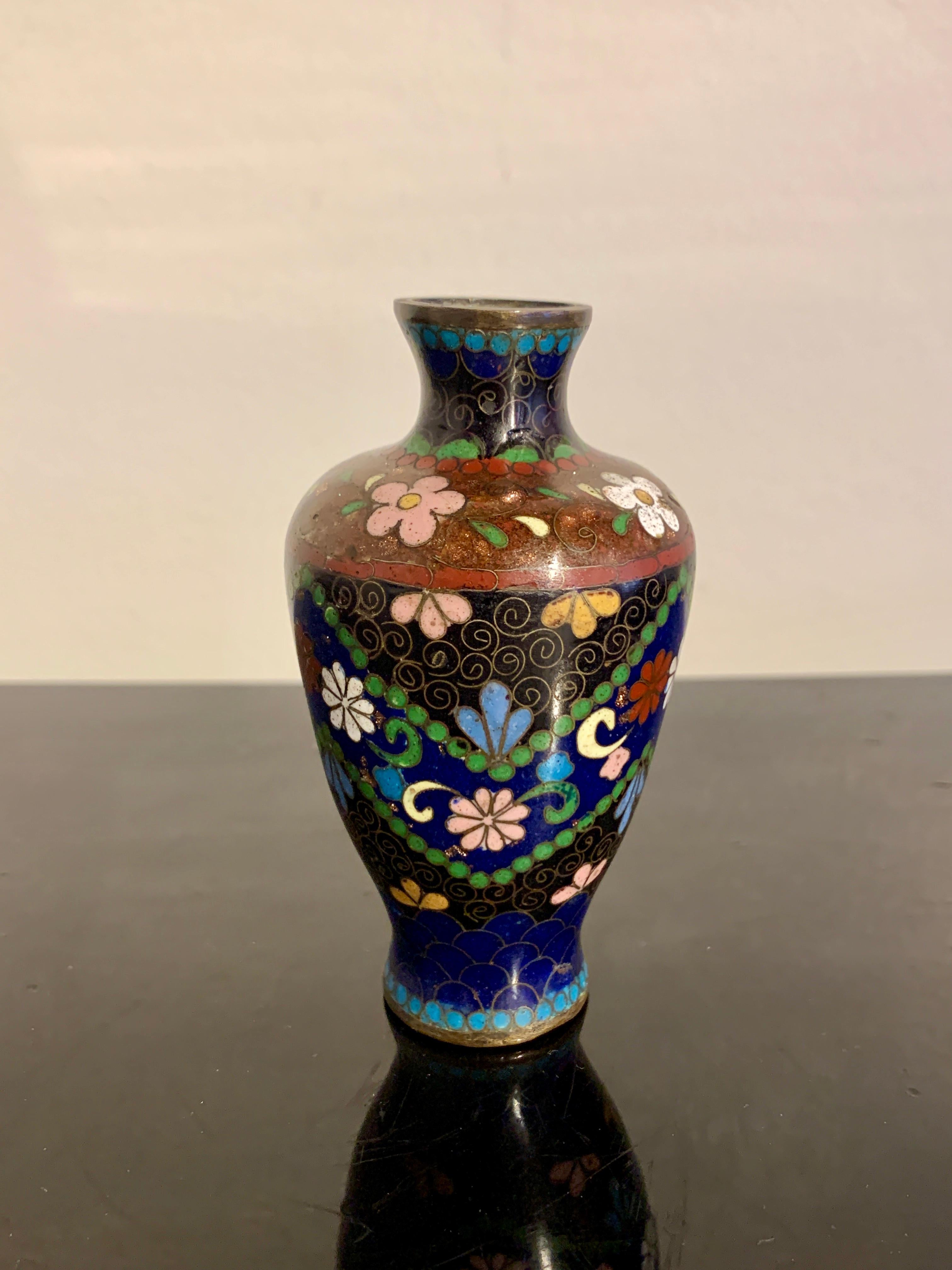 Group of Five Small Japanese Cloisonne Vases, Meiji Period, Early 20th C, Japan 3