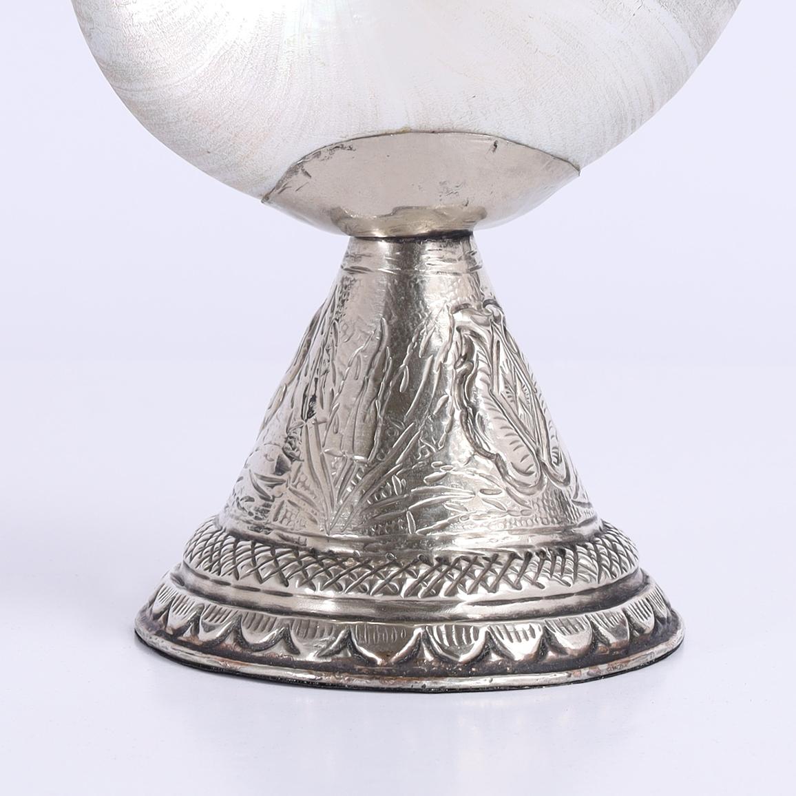 Grupo de cuatro cisnes angloindios de concha marina y metal, precio individual en venta 3