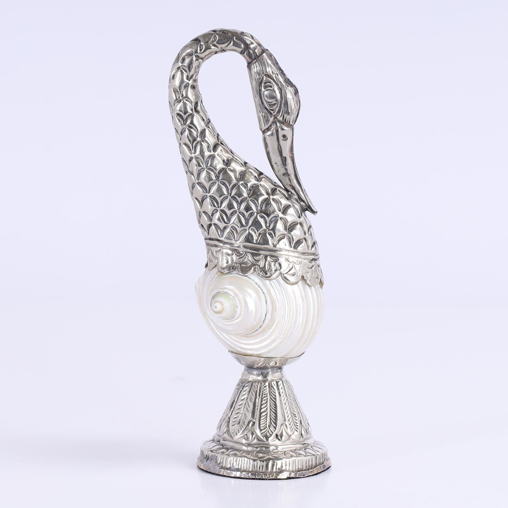 Grupo de cuatro cisnes angloindios de concha marina y metal, precio individual en venta 4