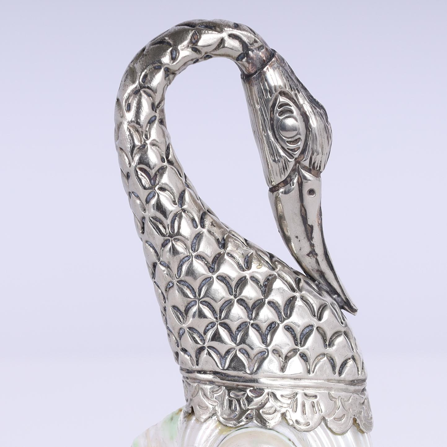 Grupo de cuatro cisnes angloindios de concha marina y metal, precio individual en venta 6