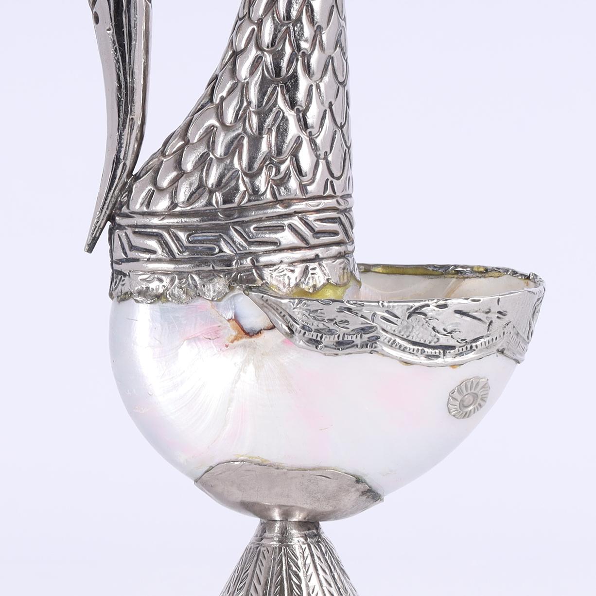 Grupo de cuatro cisnes angloindios de concha marina y metal, precio individual en venta 11