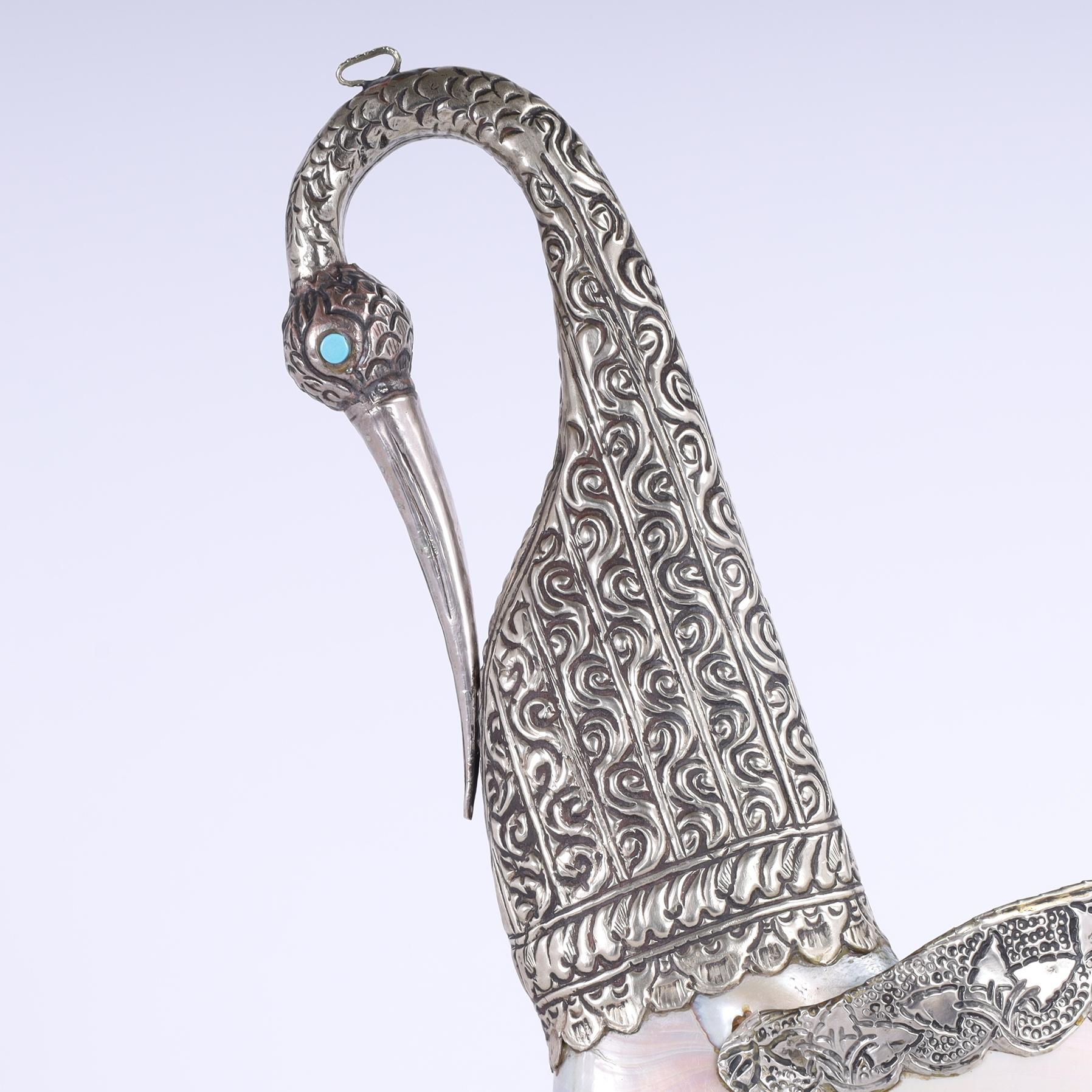 Grupo de cuatro cisnes angloindios de concha marina y metal, precio individual Angloindio en venta