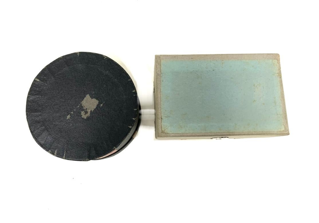 Américain Groupe de quatre malles et boîtes à chapeau antiques miniatures contenant des bonbons en vente