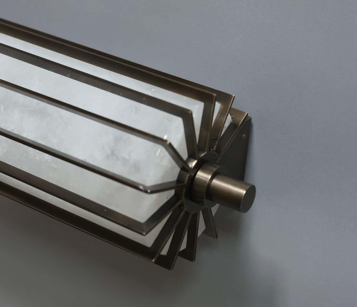 Groupe de quatre appliques en cristal de roche CSA18 par Phoenix Neuf - En vente à New York, NY