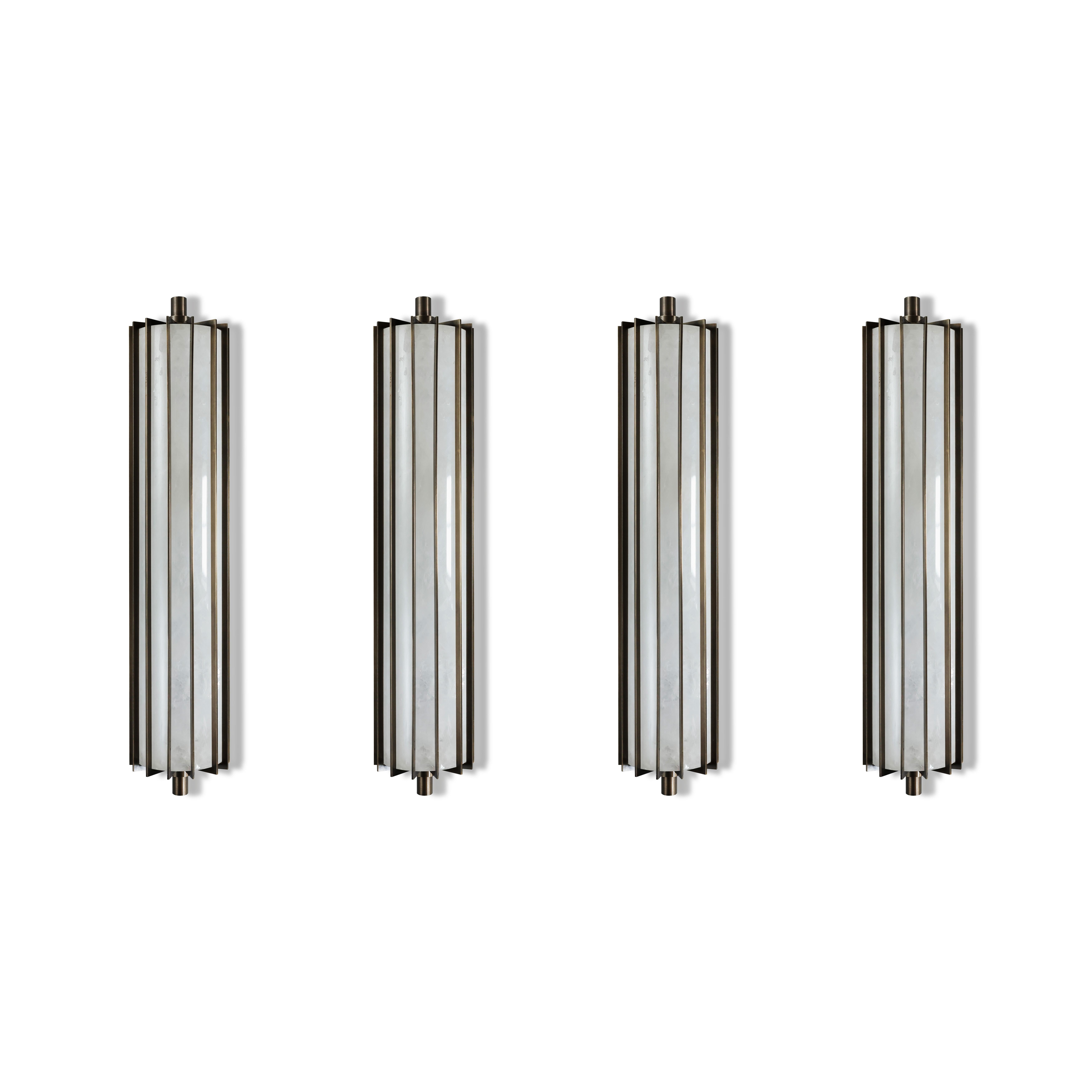 Cristal de roche Groupe de quatre appliques en cristal de roche CSA18 par Phoenix en vente
