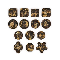 Gruppe von vierzehn japanischen vergoldeten Metallplaketten aus der Meiji-Zeit