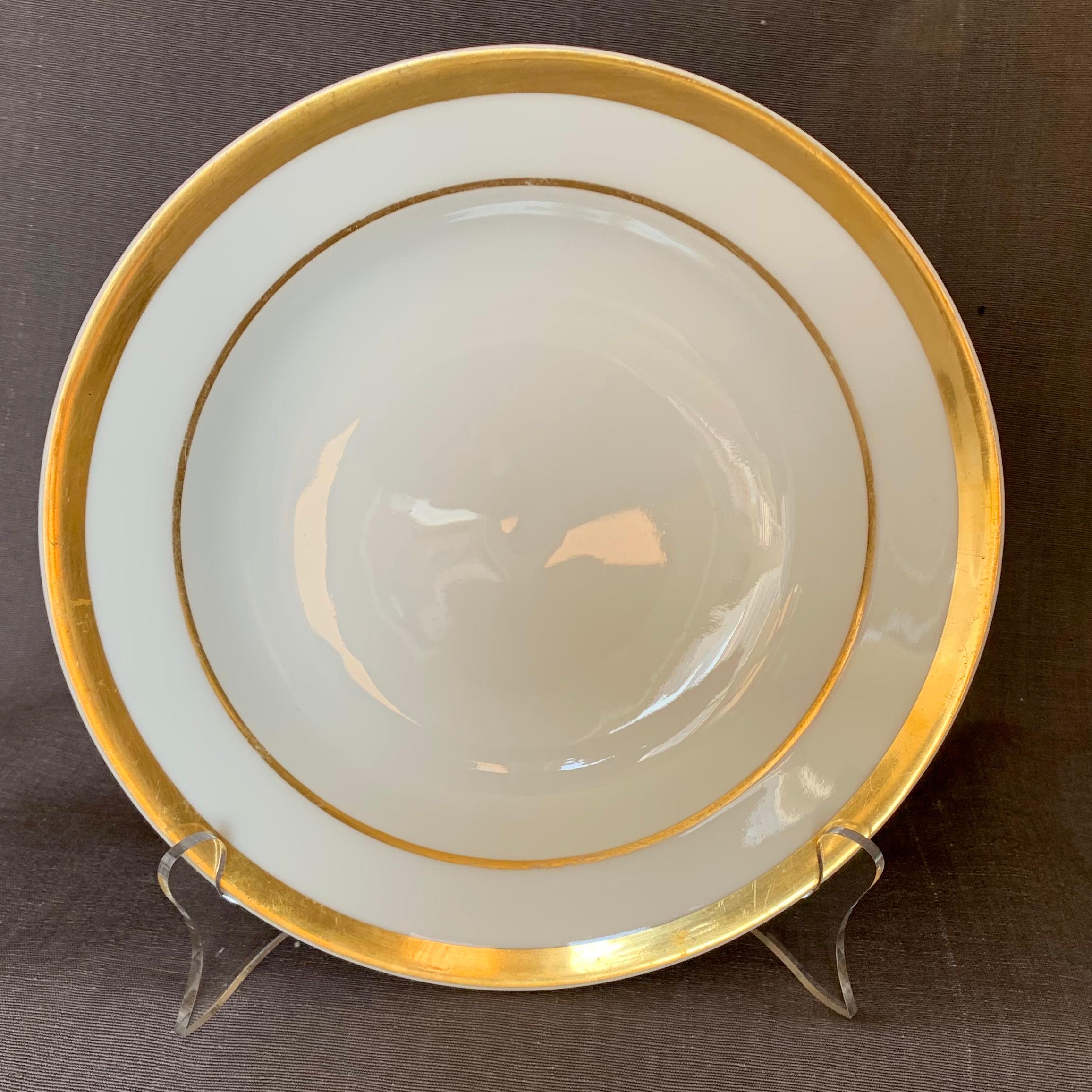 Group of Gilt White Paris Porcelain In Good Condition For Sale In New York, NY