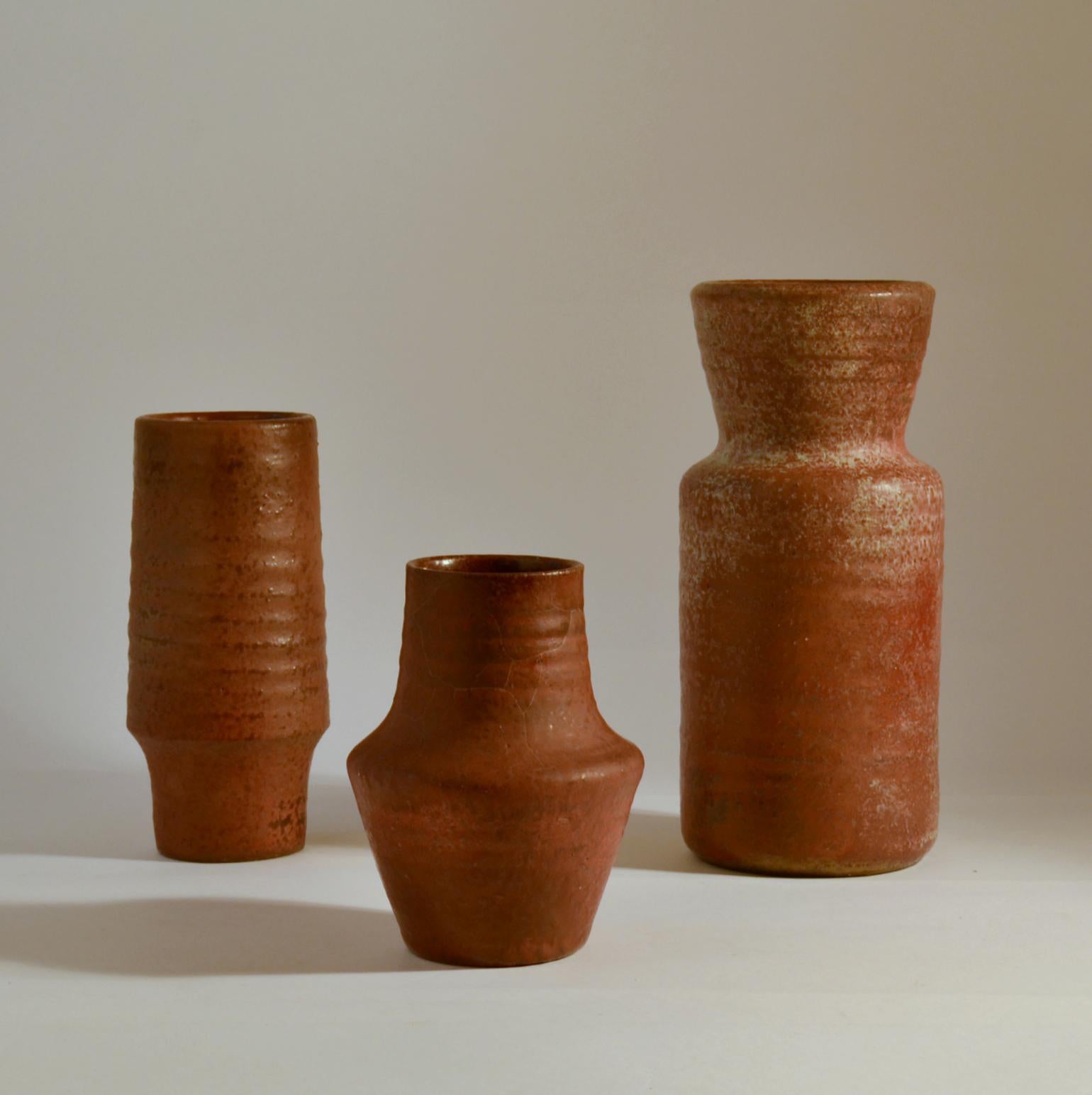 Group of Mid Century Ceramic Studio Vases Dark Red In Excellent Condition In London, GB