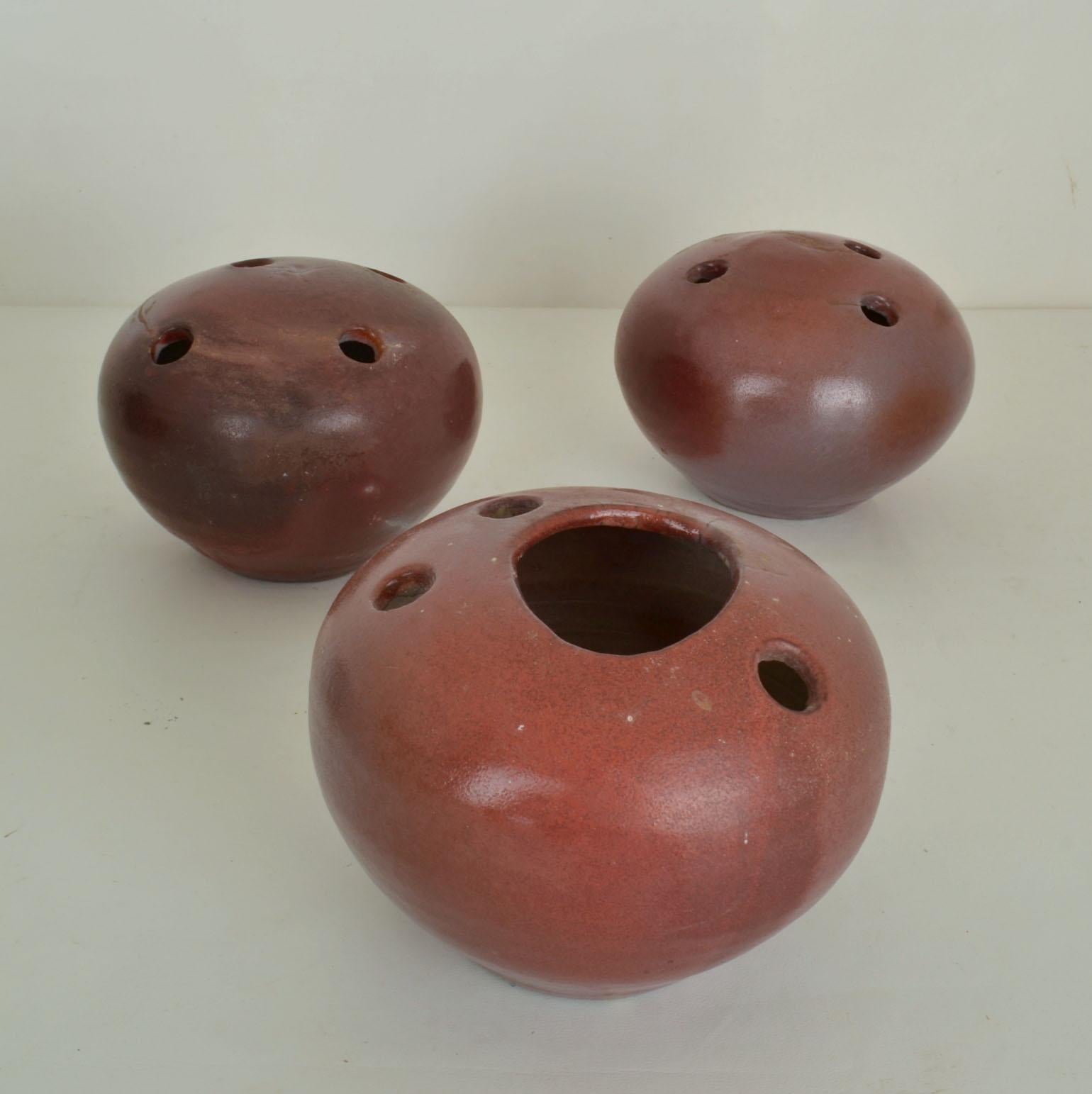 Group of Mid-Century Modern Organic Studio Ceramic Ball Vases In Excellent Condition For Sale In London, GB