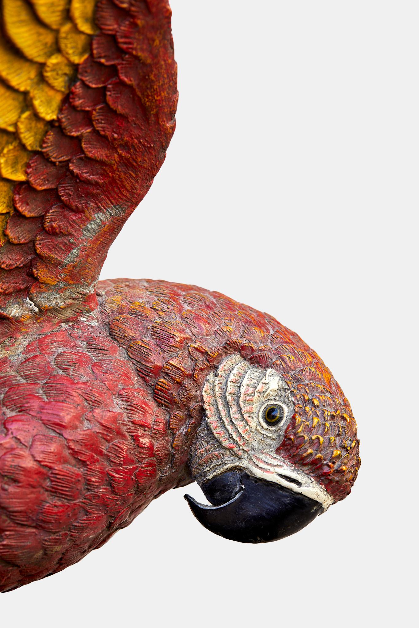 Group of parrots on a painted bronze perch, 1970. In Good Condition For Sale In Nice, Cote d' Azur