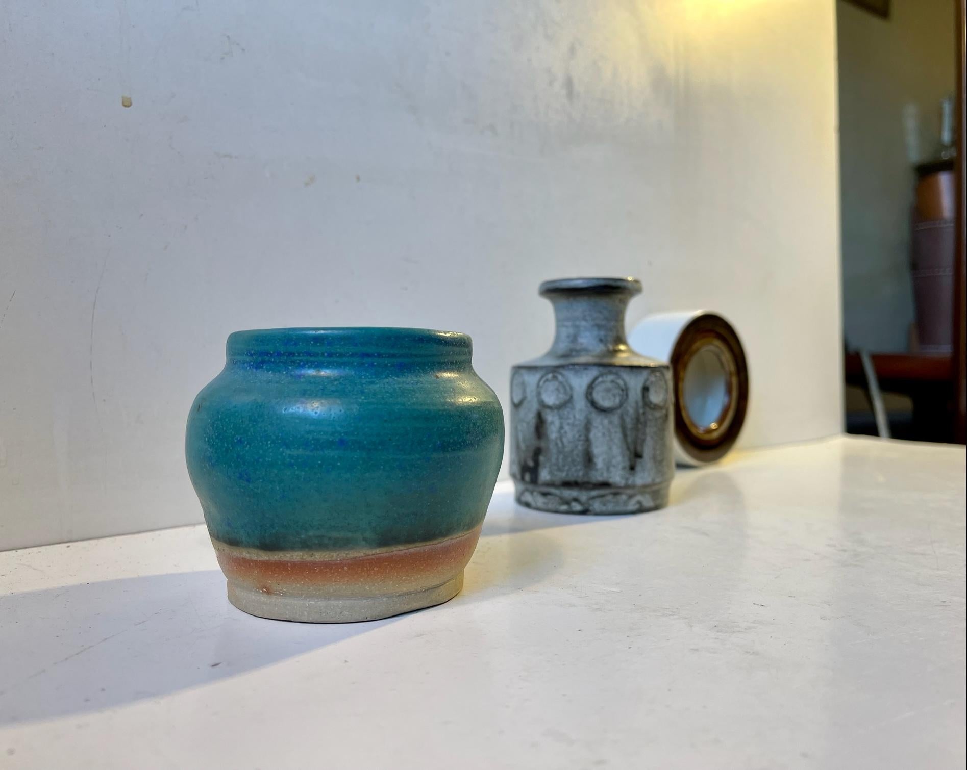 Gruppe von skandinavisch-modernen Studio-Vasen aus glasierter Keramik, 1970er Jahre (Skandinavische Moderne) im Angebot