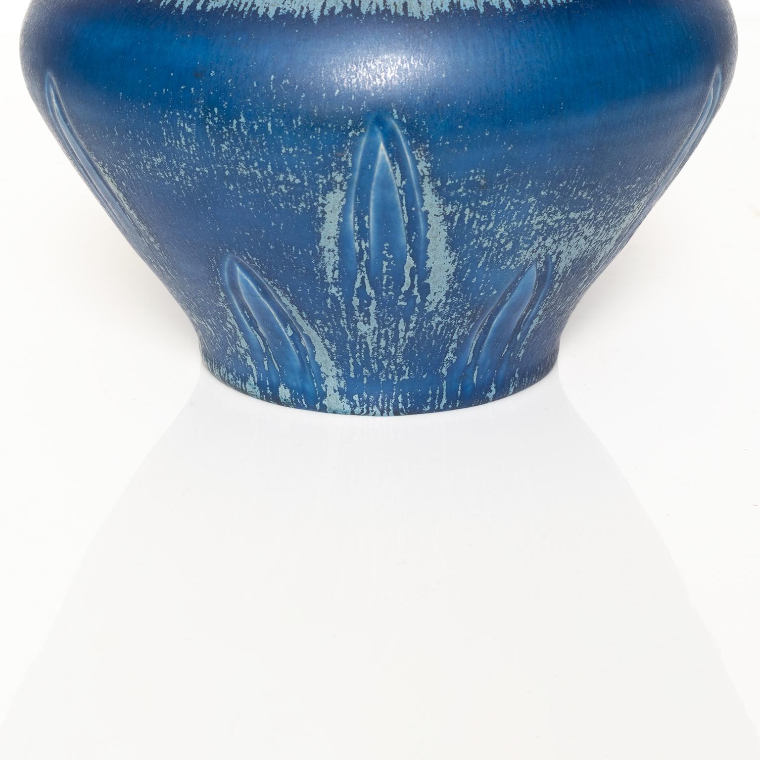 Group of Scandinavian Modern vases in blue glaze by Bo Fajans, Sweden 1940's For Sale 5