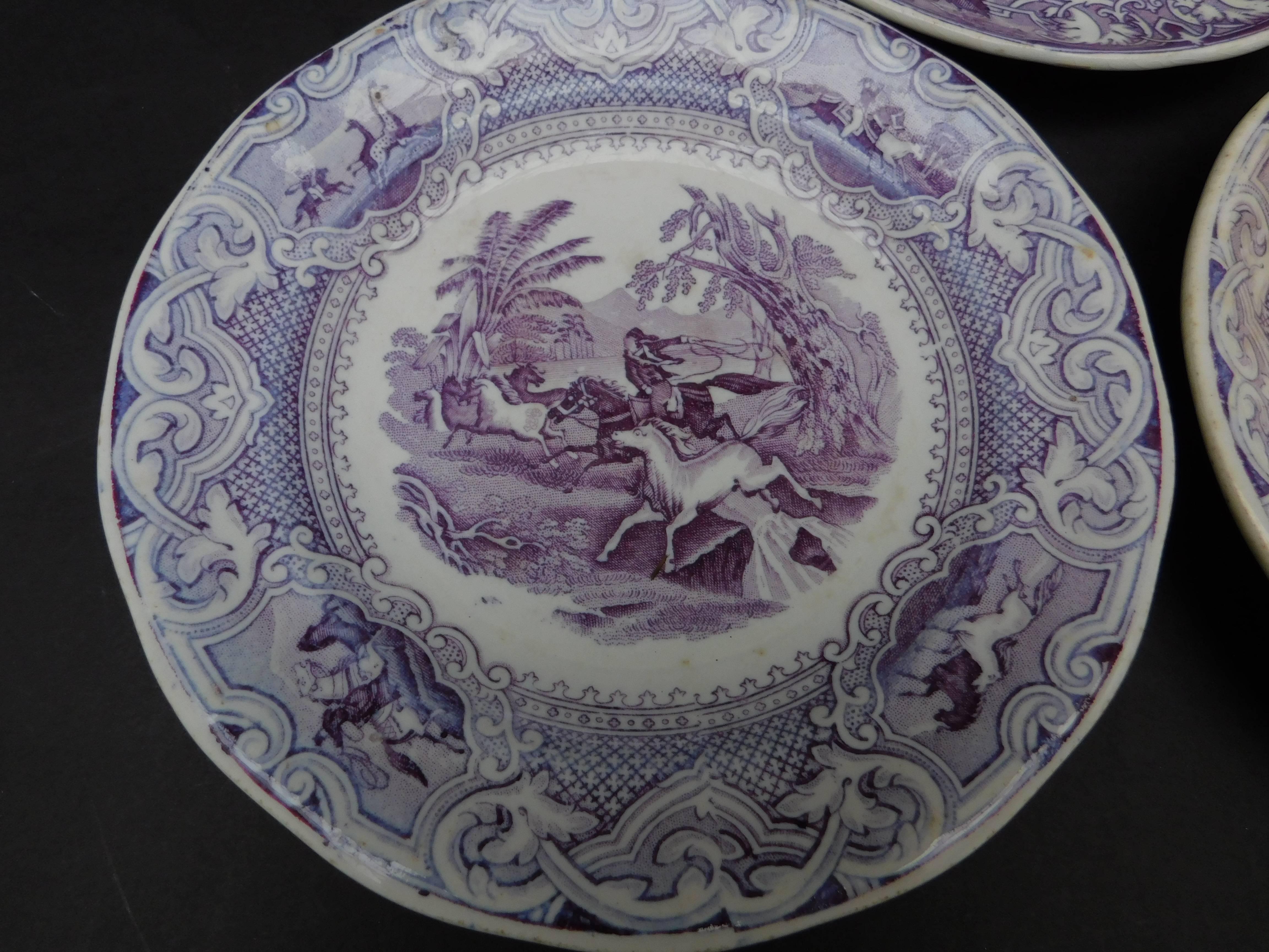 Group of Three 19th Century Dutch Purple and White Transfer Ware Plates In Good Condition For Sale In Antwerp, BE