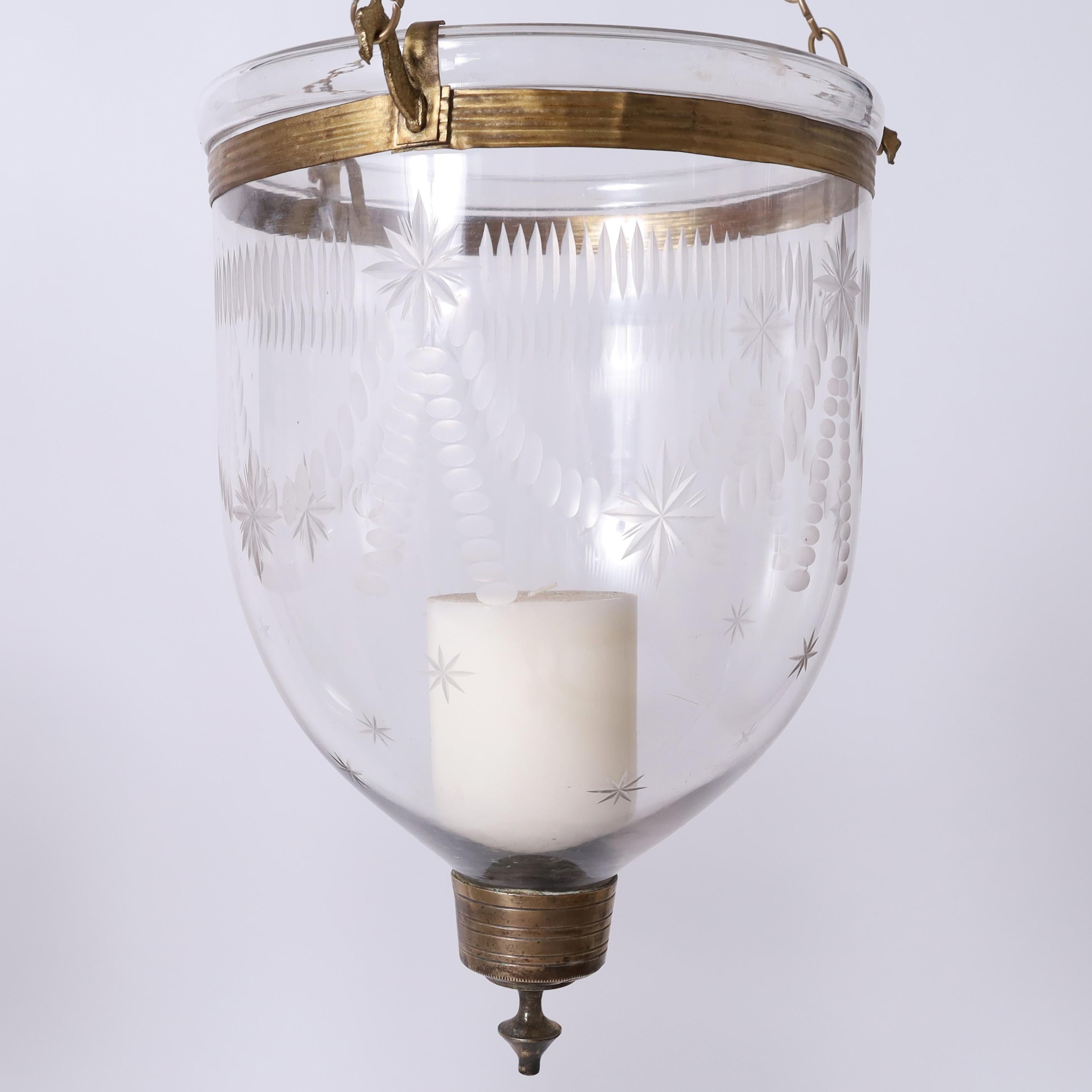 Groupe de trois appliques anciennes à cloche fumée, vendues individuellement en vente 1
