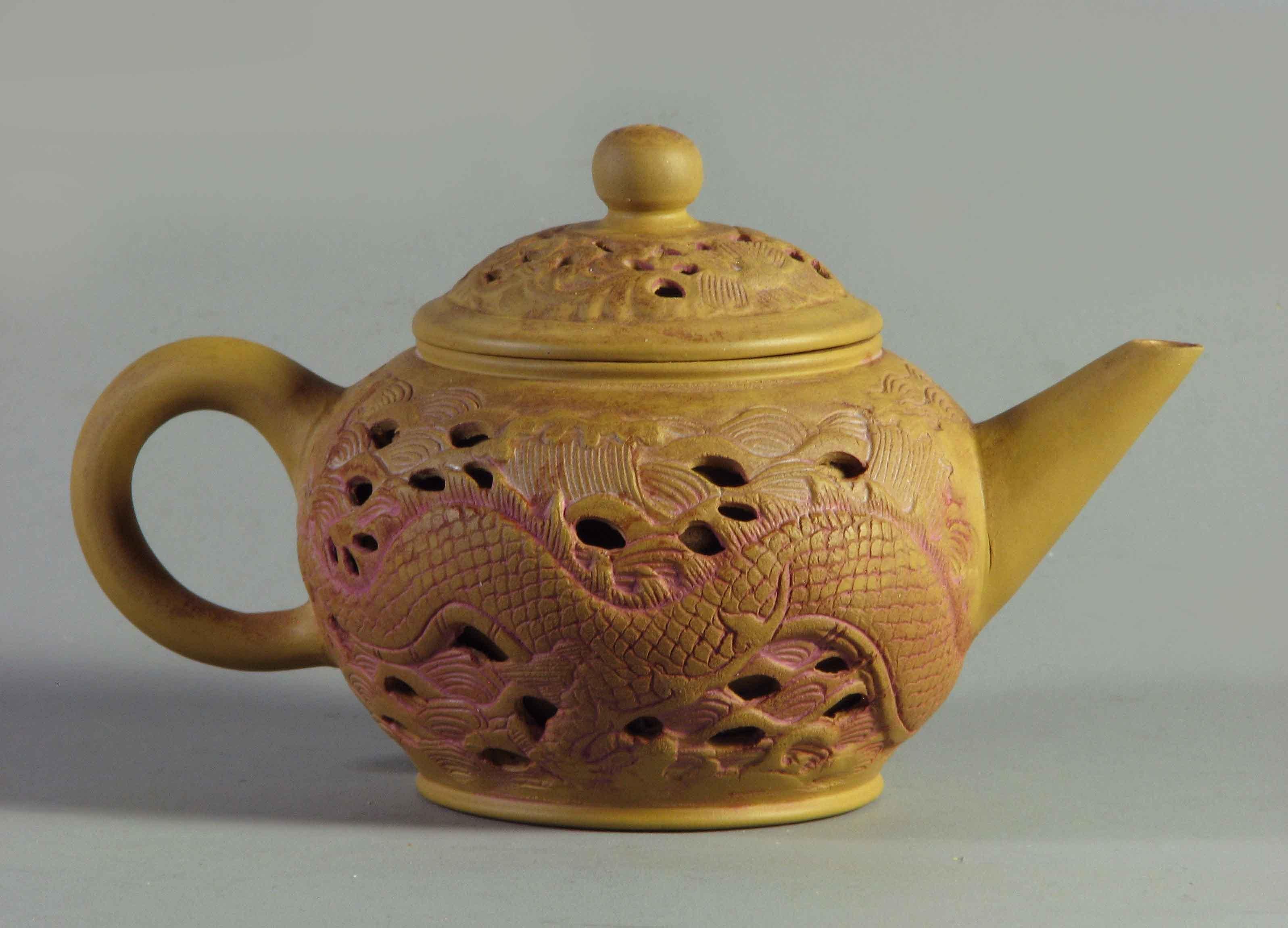  Gruppe von drei chinesischen Yixing- und Marmor-Teekannen China, 20. Jahrhundert  (Chinesischer Export) im Angebot