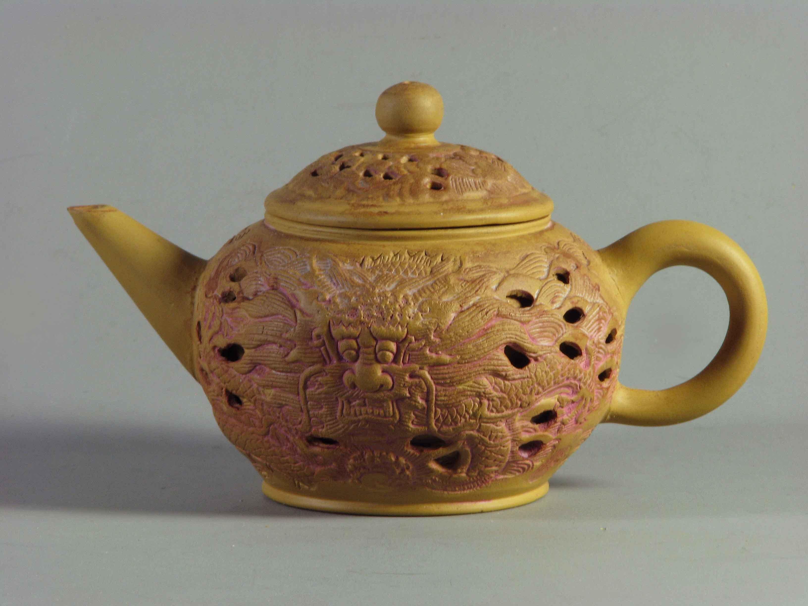  Gruppe von drei chinesischen Yixing- und Marmor-Teekannen China, 20. Jahrhundert  (Chinesisch) im Angebot