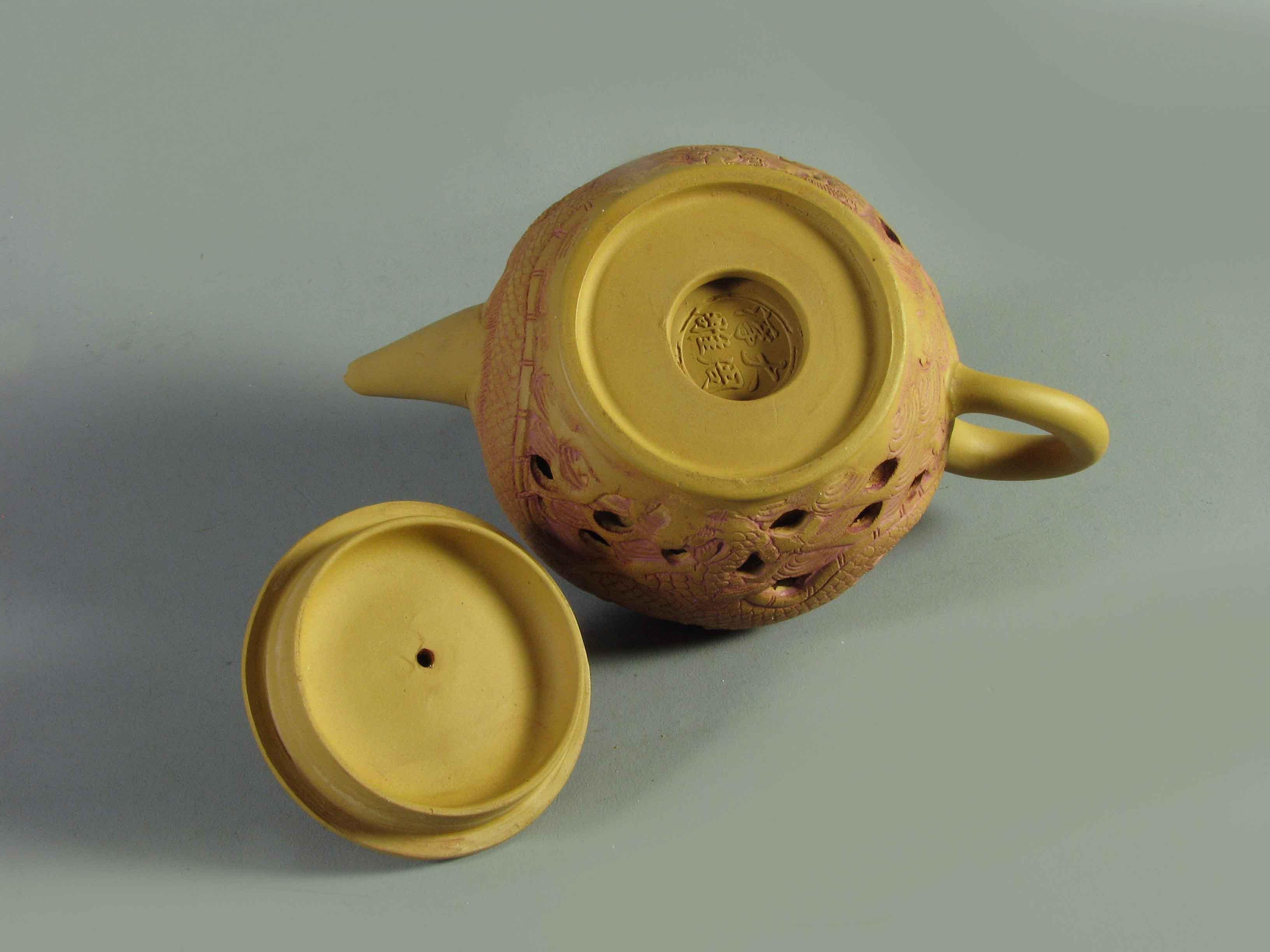 Gruppe von drei chinesischen Yixing- und Marmor-Teekannen China, 20. Jahrhundert  (Handgefertigt) im Angebot