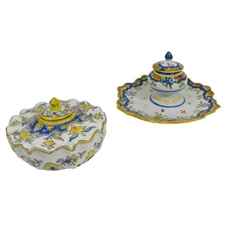 Group of Two French Faience Ink Wells, 19th Century In Good Condition For Sale In Savannah, GA