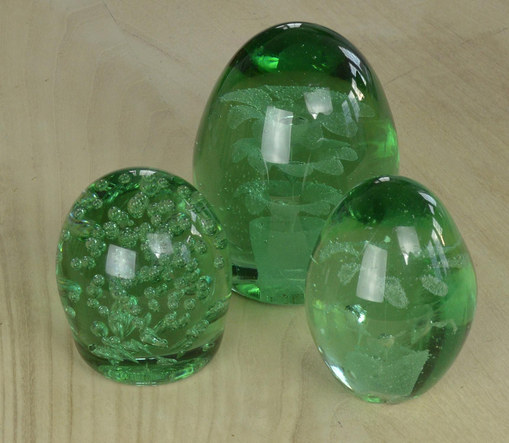 Wonderful pieces of green glass with a bubble effect / floral interior.

Subtle differences in shades of green.

Makes a great feature.

The measurement given below is for the largest piece.