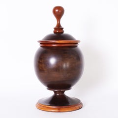 Gruppe von drei großen marokkanischen gedrechselten Holzgefäßen mit Deckel  Individuell bepreist