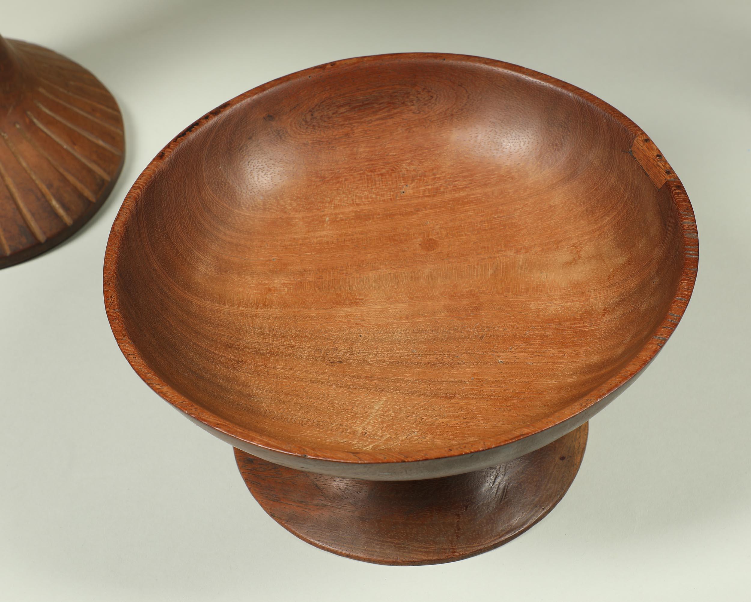 Grupo de tres cuencos de ofrenda de madera Toraja, Sulawesi, Indonesia Madera en venta