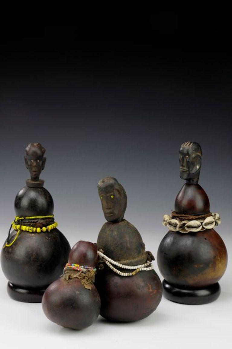 Grupo de tres recipientes de medicina tradicional. Luguru, Tanzania en venta 4