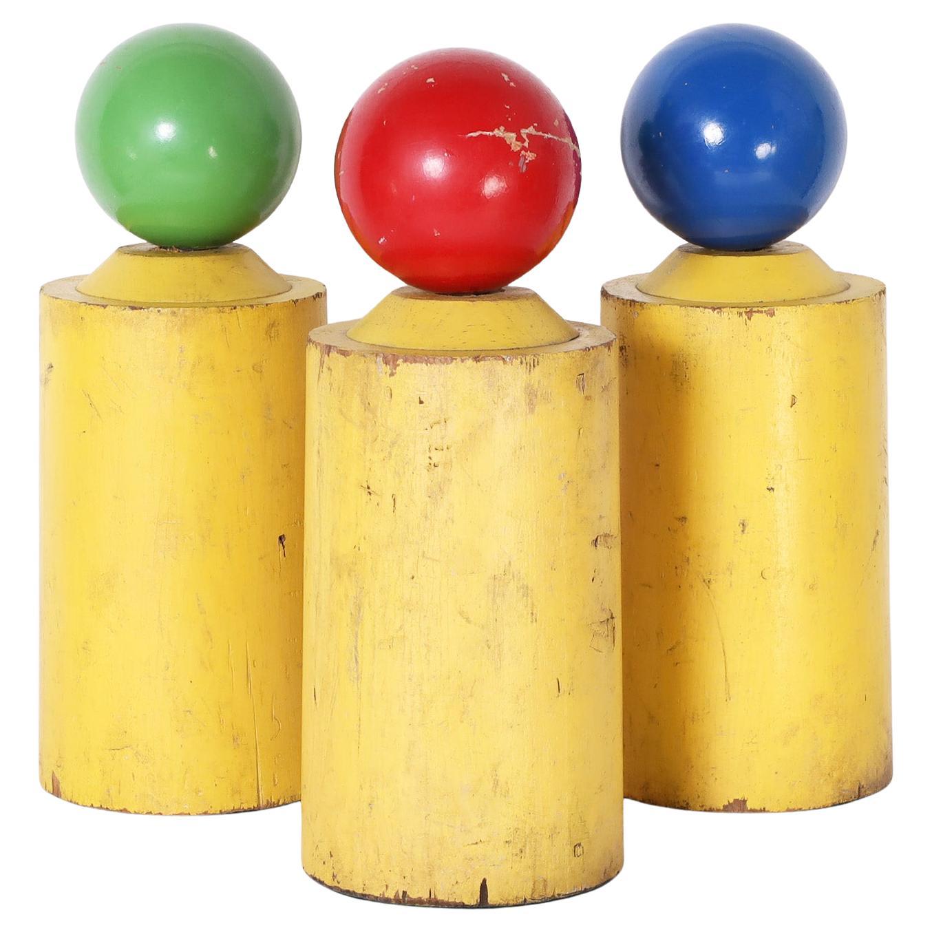 Groupe de trois pichets décoratifs vintage à boules