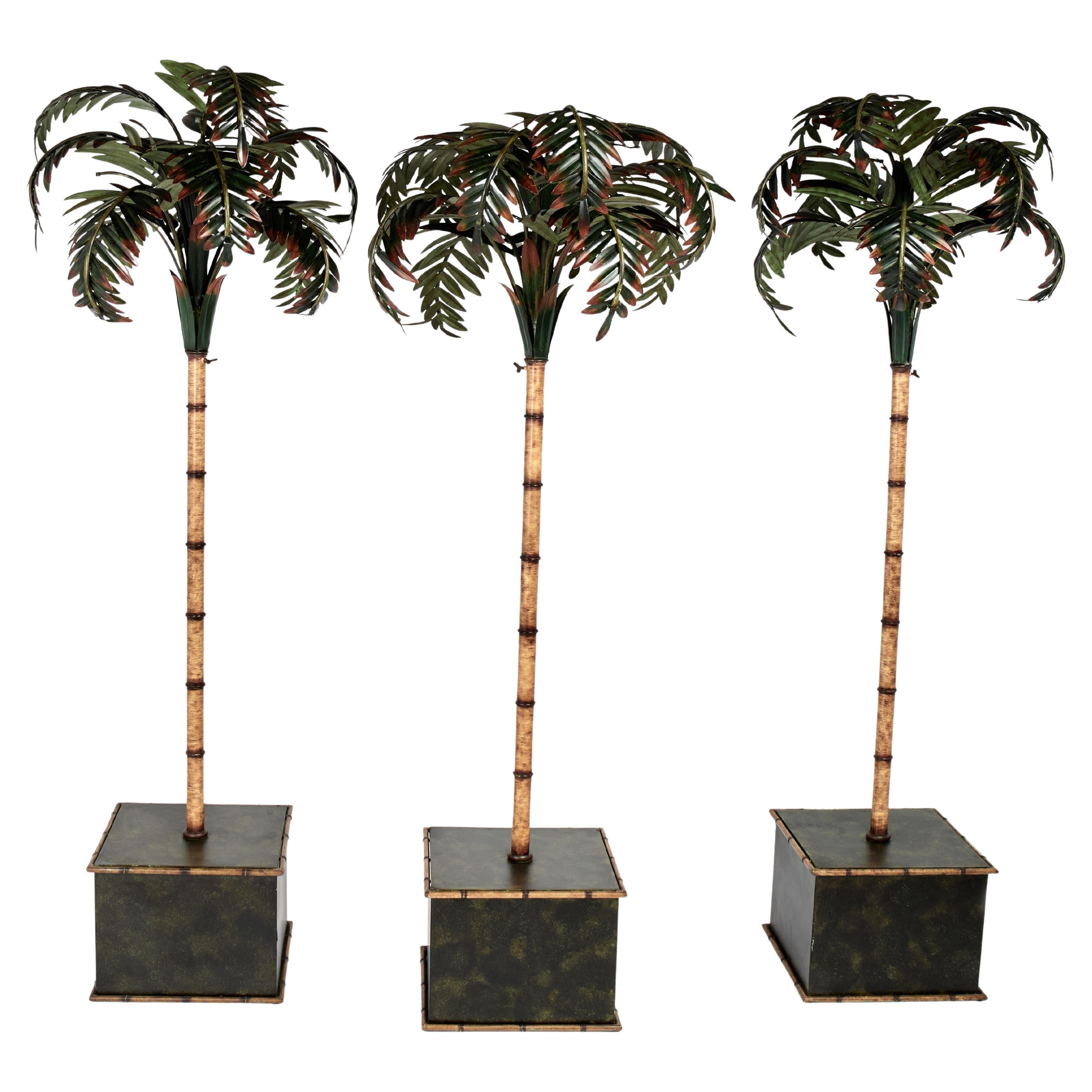 Gruppo di tre sculture di palme in legno italiano vintage in vendita