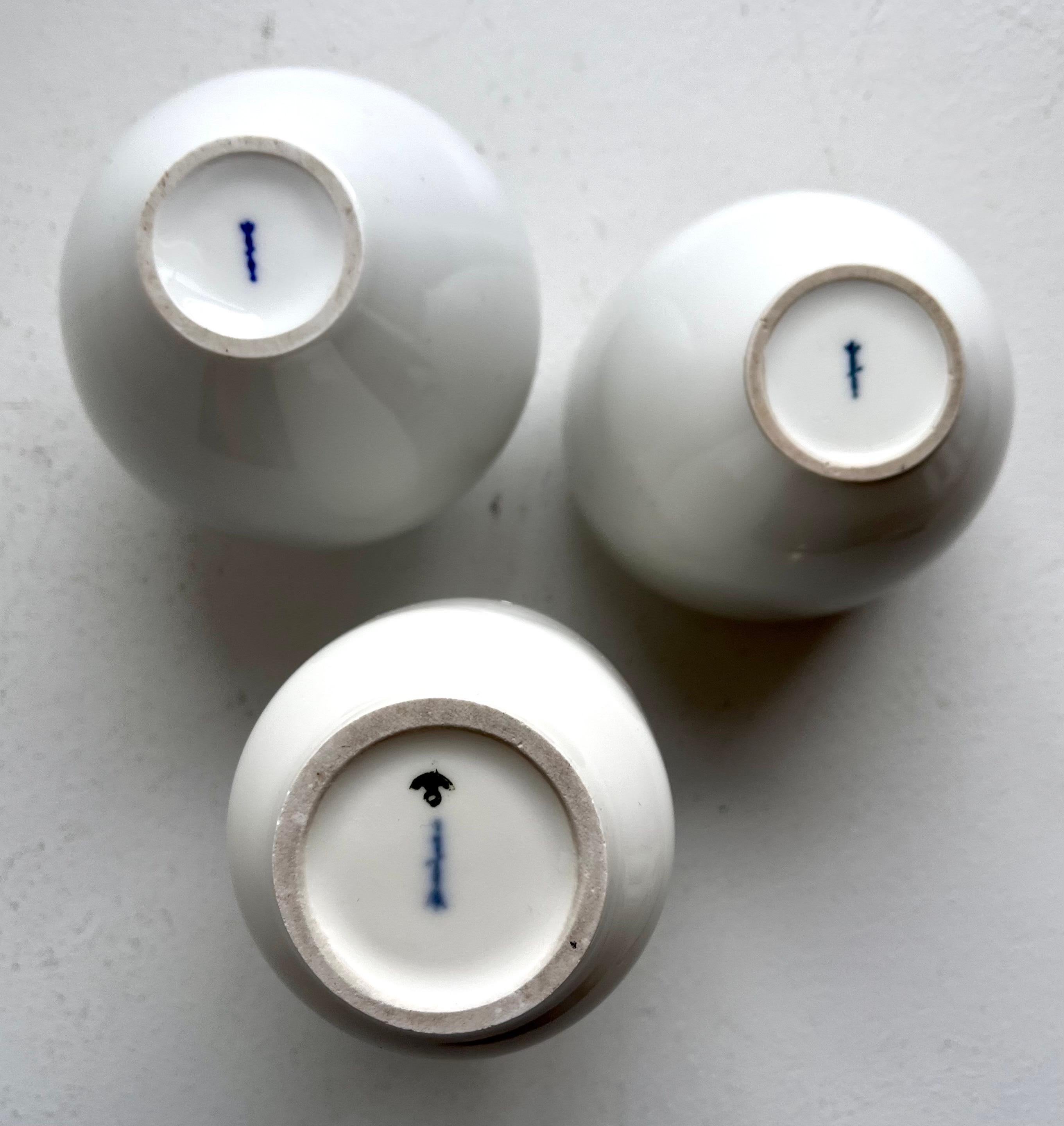 Gruppe von drei weißen Porzellan-Kunstgefäßen von KPM Porcelain, Deutschland im Angebot 11