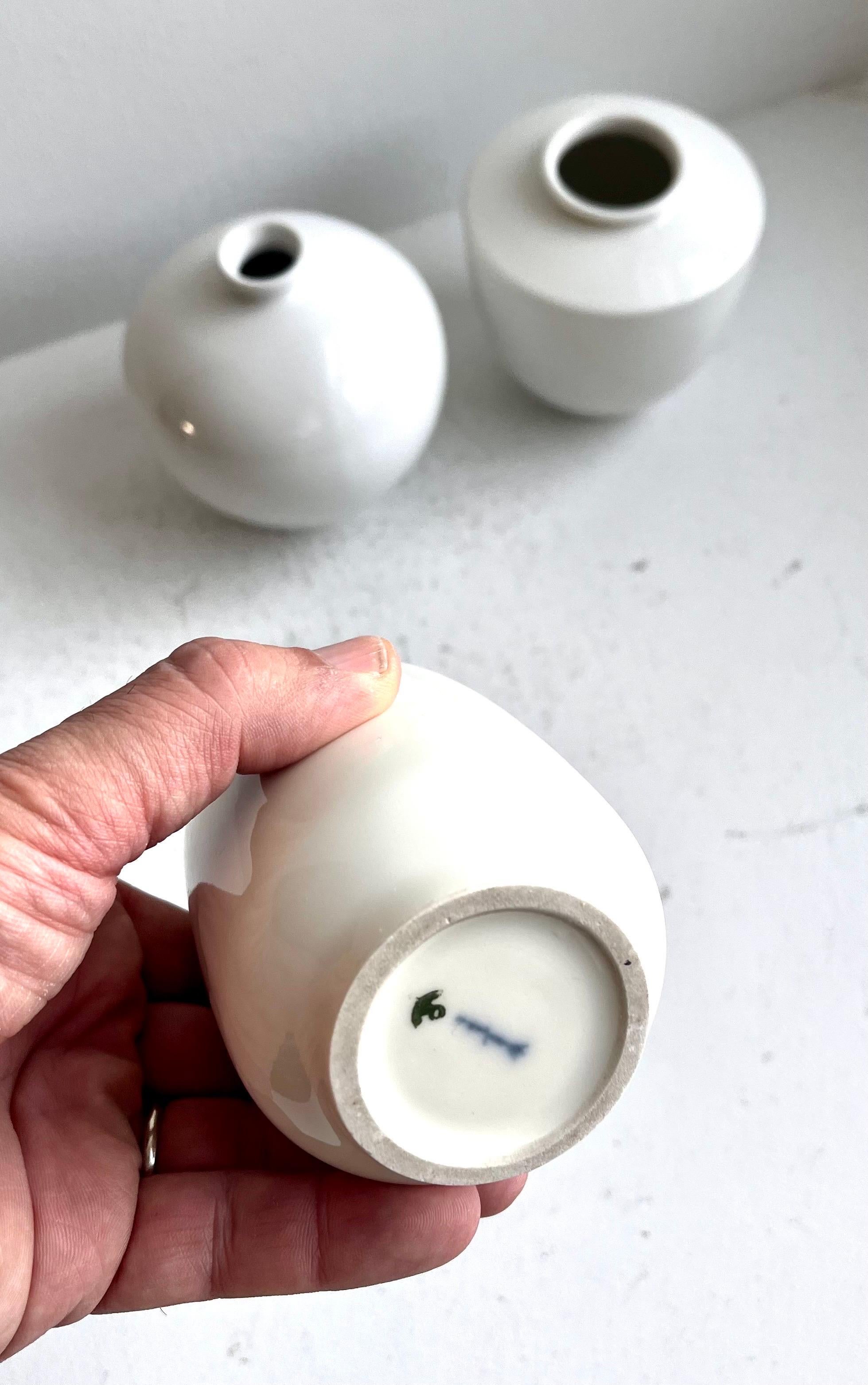 Gruppe von drei weißen Porzellan-Kunstgefäßen von KPM Porcelain, Deutschland im Angebot 2