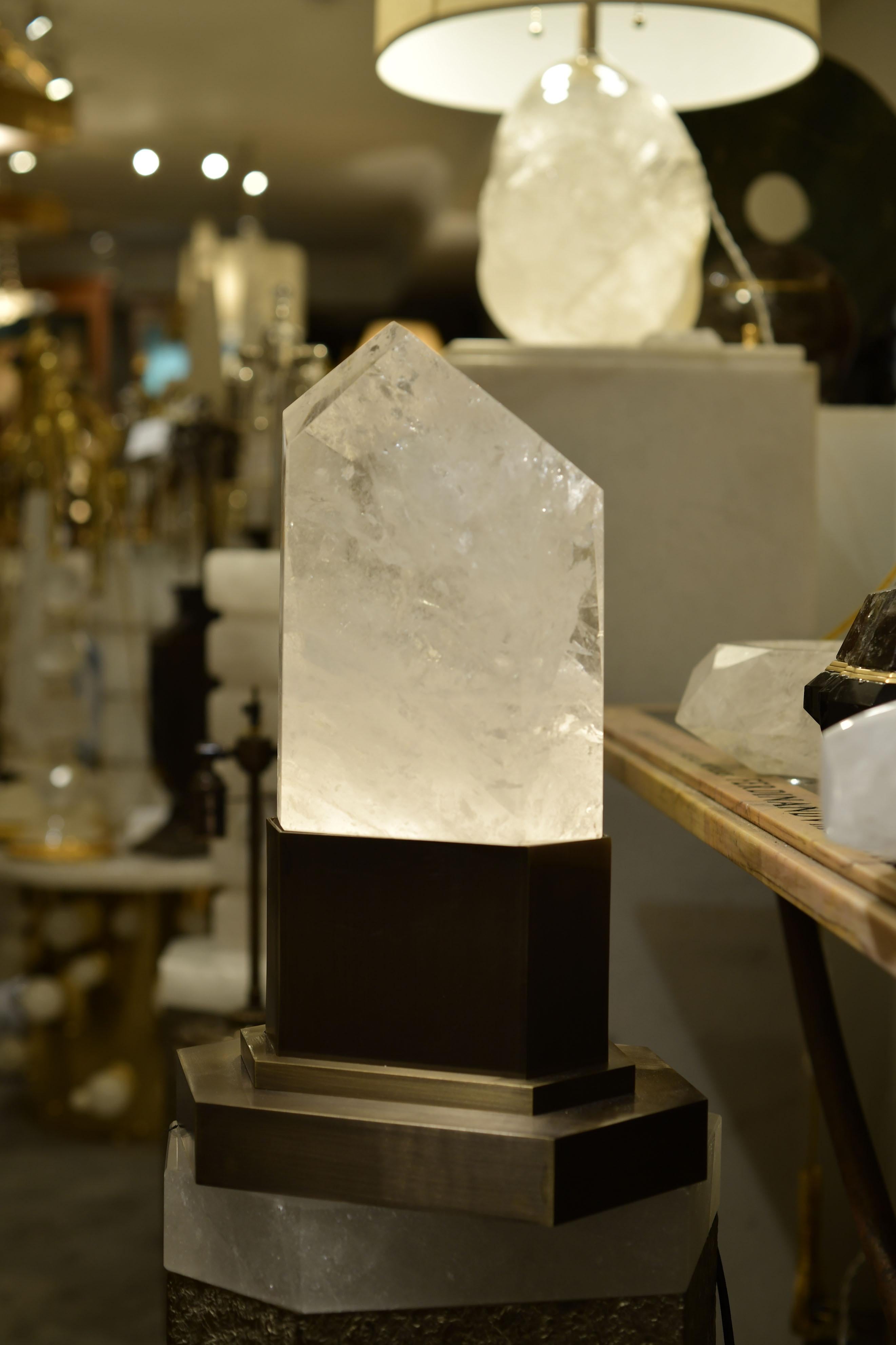 Quartz Groupe de deux lampes obélisques en cristal de roche par Phoenix en vente