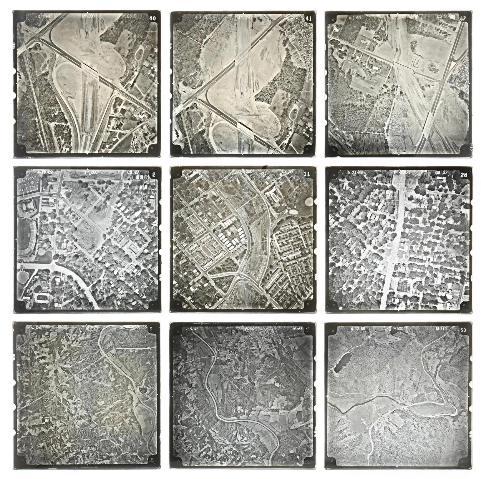 Gruppe von Vintage 1960s NC State Highway Commission Glasplatte Negative (Satz von 39)

Eine seltene und historisch bedeutsame Sammlung von 39 Luftbild-Glasplattennegativen aus den 1960er Jahren, hergestellt von der North Carolina State Highway