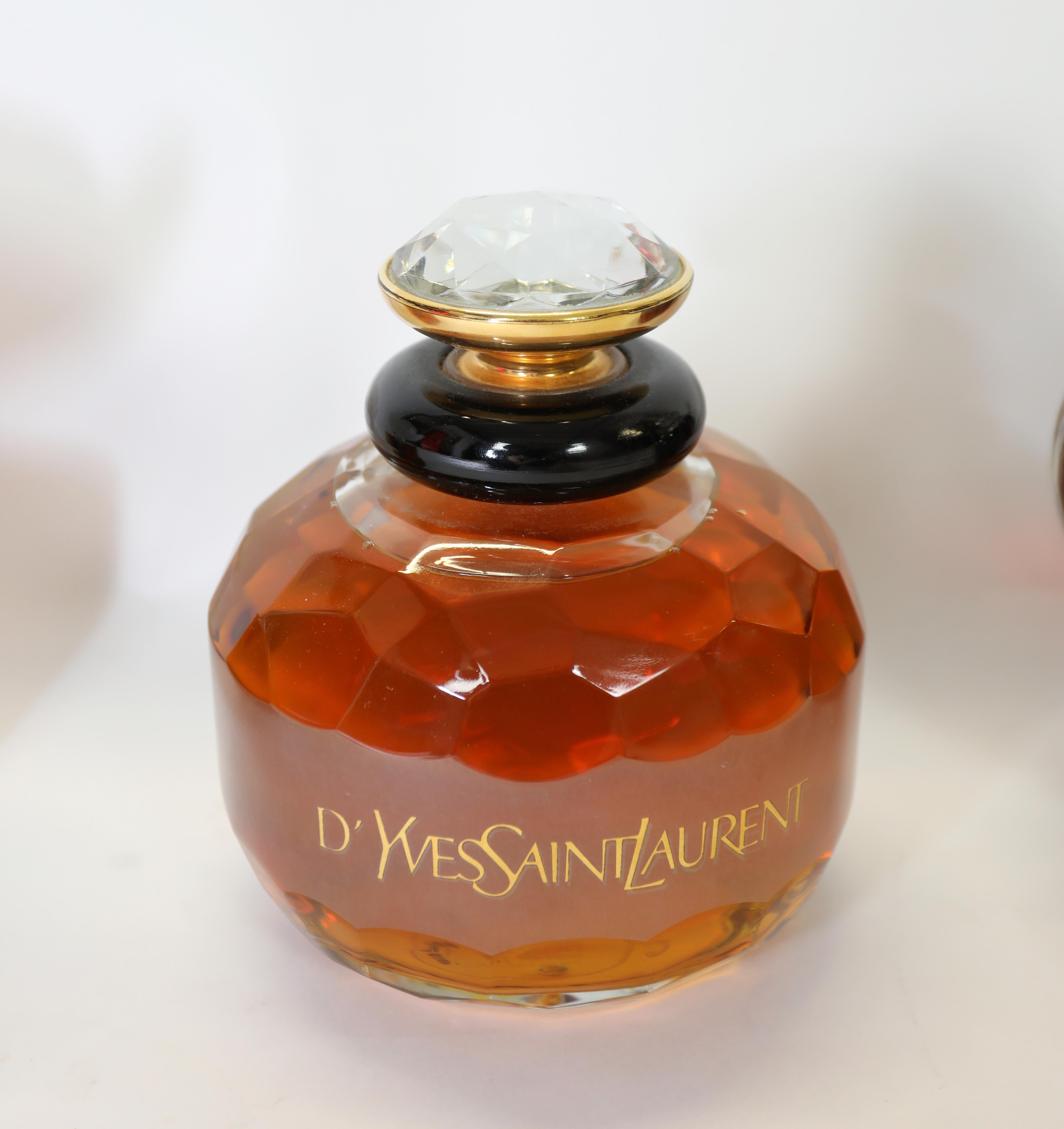 Gruppe von Vintage Parfüm Display-Flaschen (Ende des 20. Jahrhunderts) im Angebot