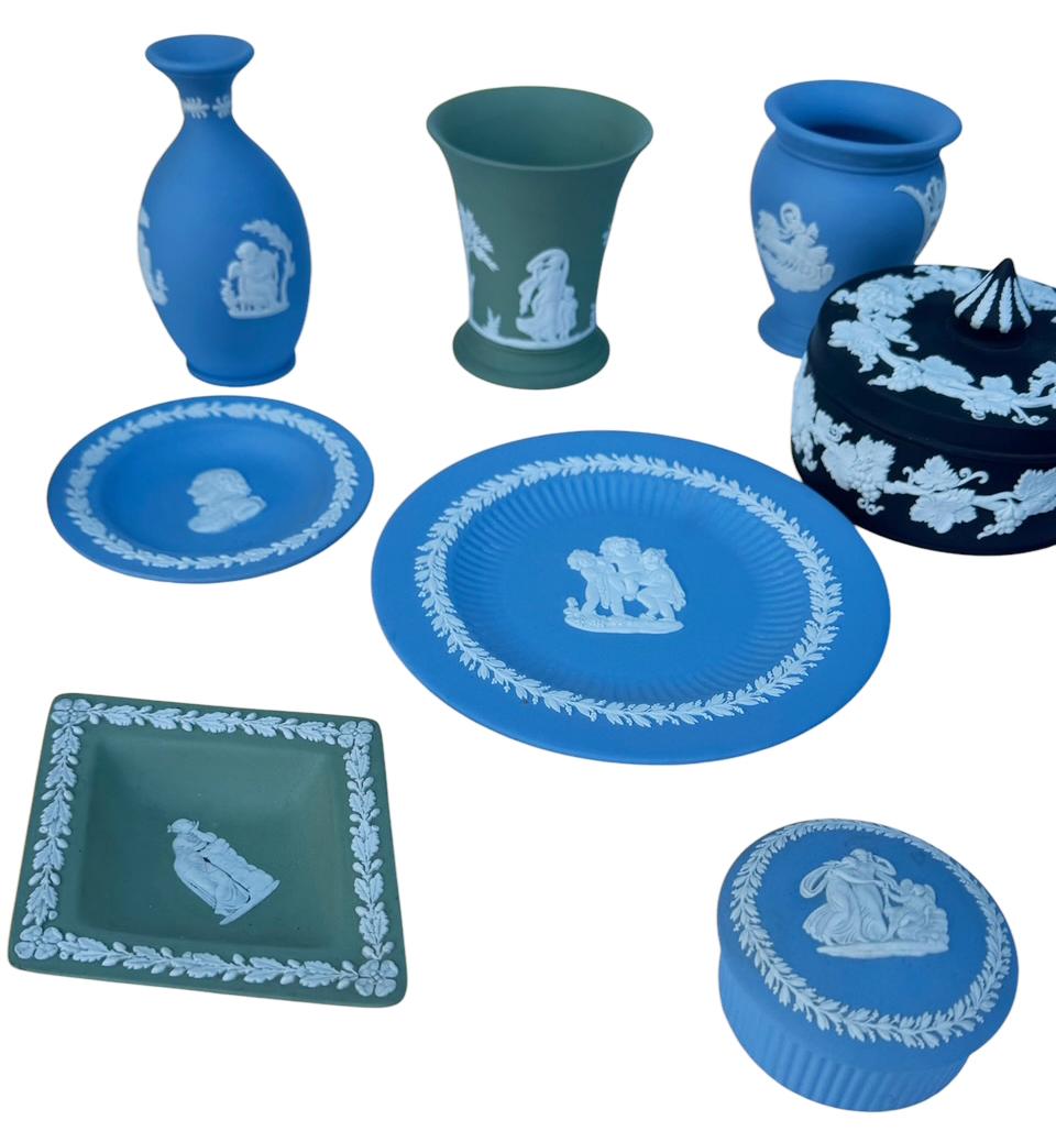 Gruppe von Wedgwood Jasperware-Keramikvasenschalen und Schachtel in Blau, Grün und Schwarz im Zustand „Gut“ im Angebot in Philadelphia, PA
